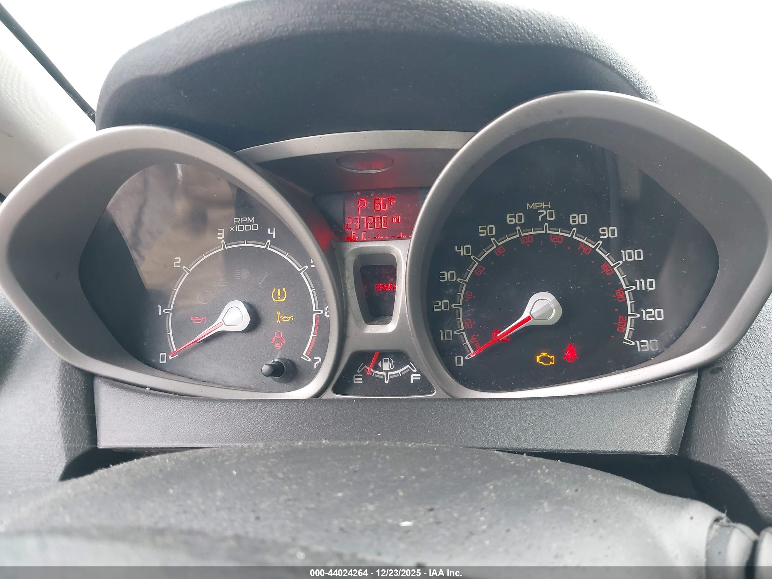 FORD FIESTA image 7