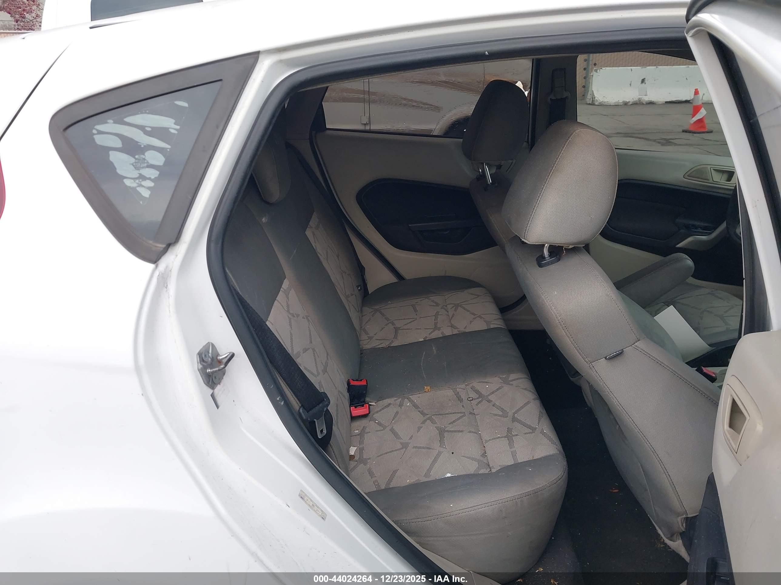 FORD FIESTA image 8