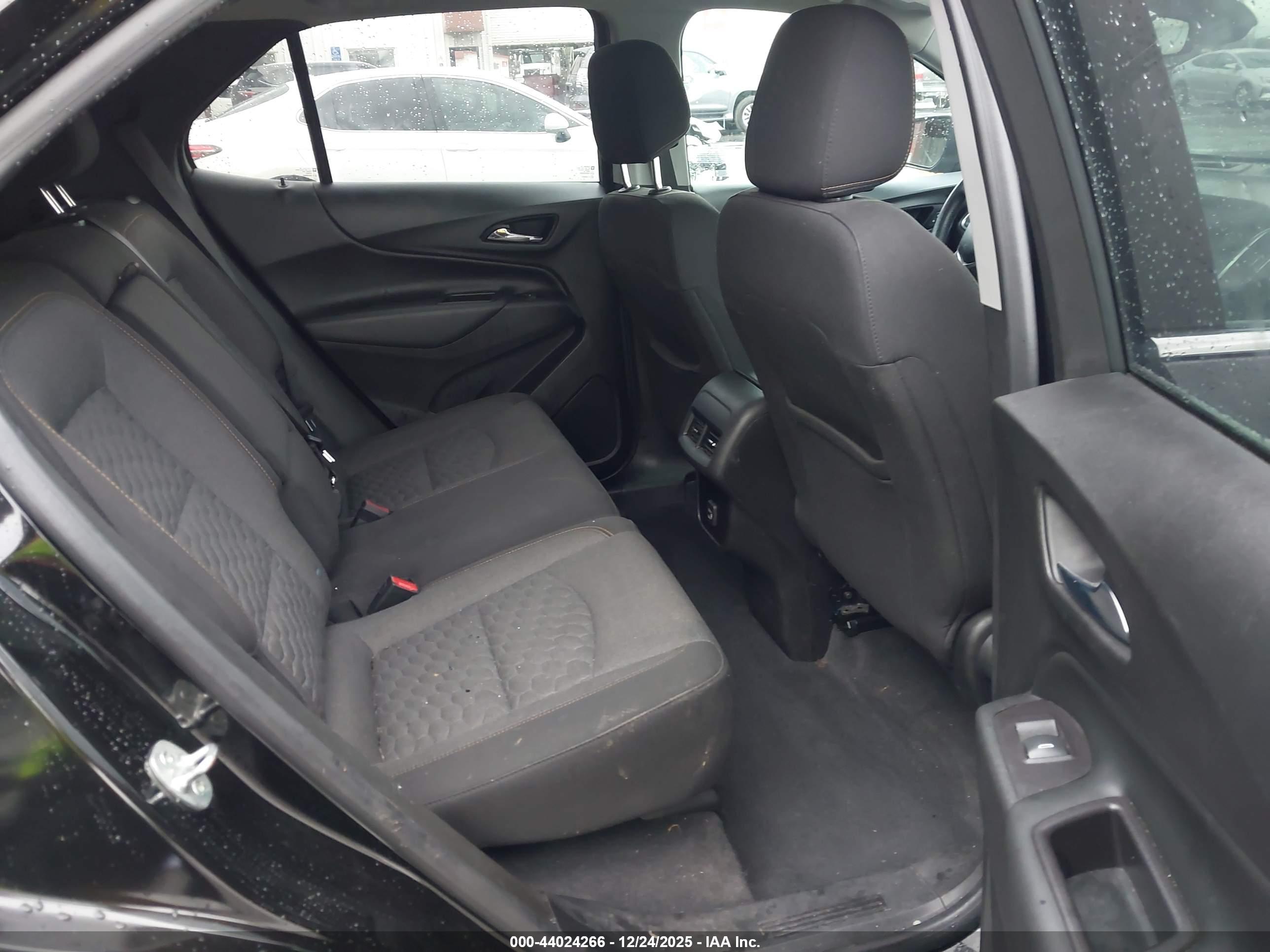 CHEVROLET EQUINOX image 8