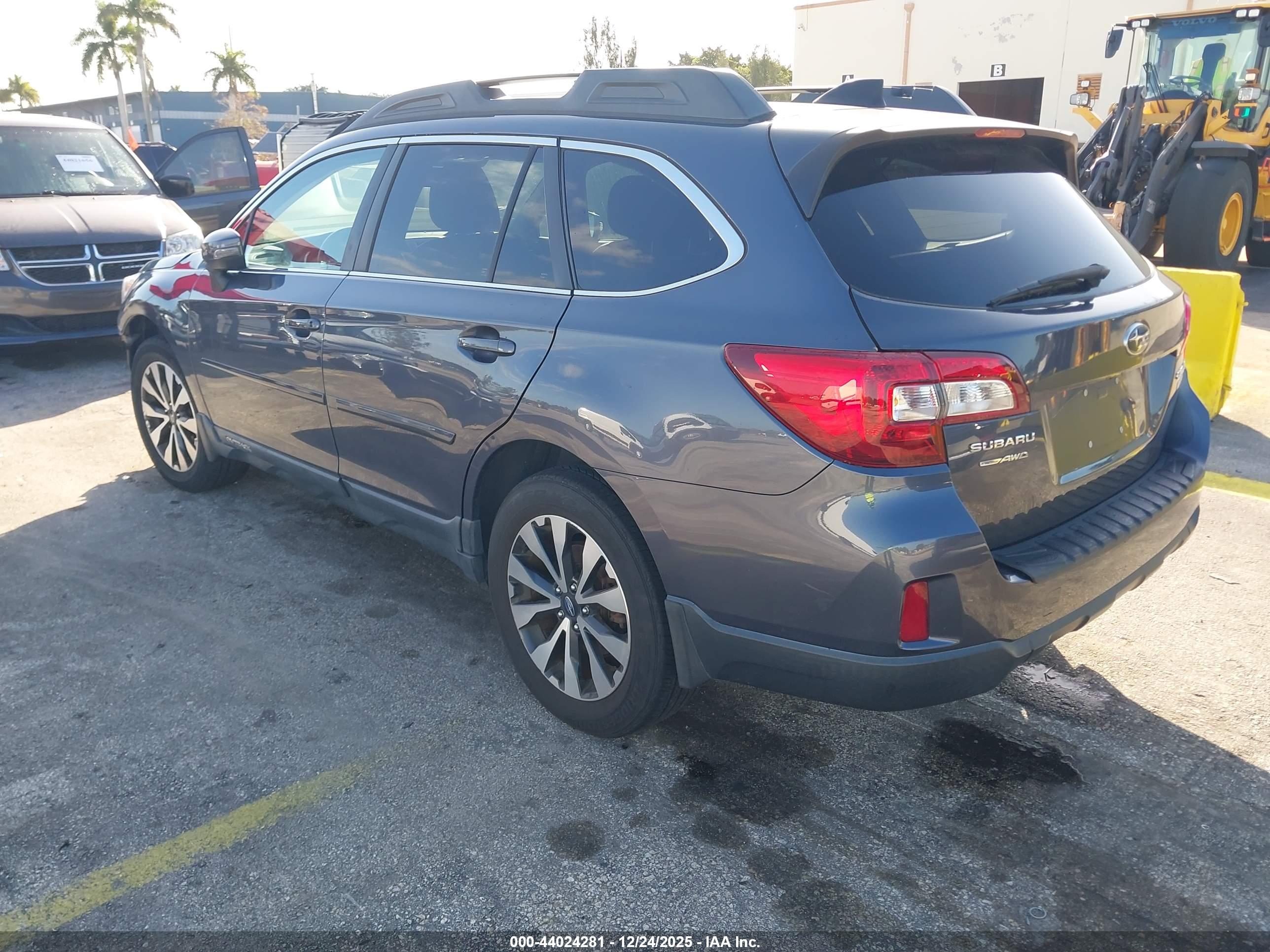 SUBARU OUTBACK image 3