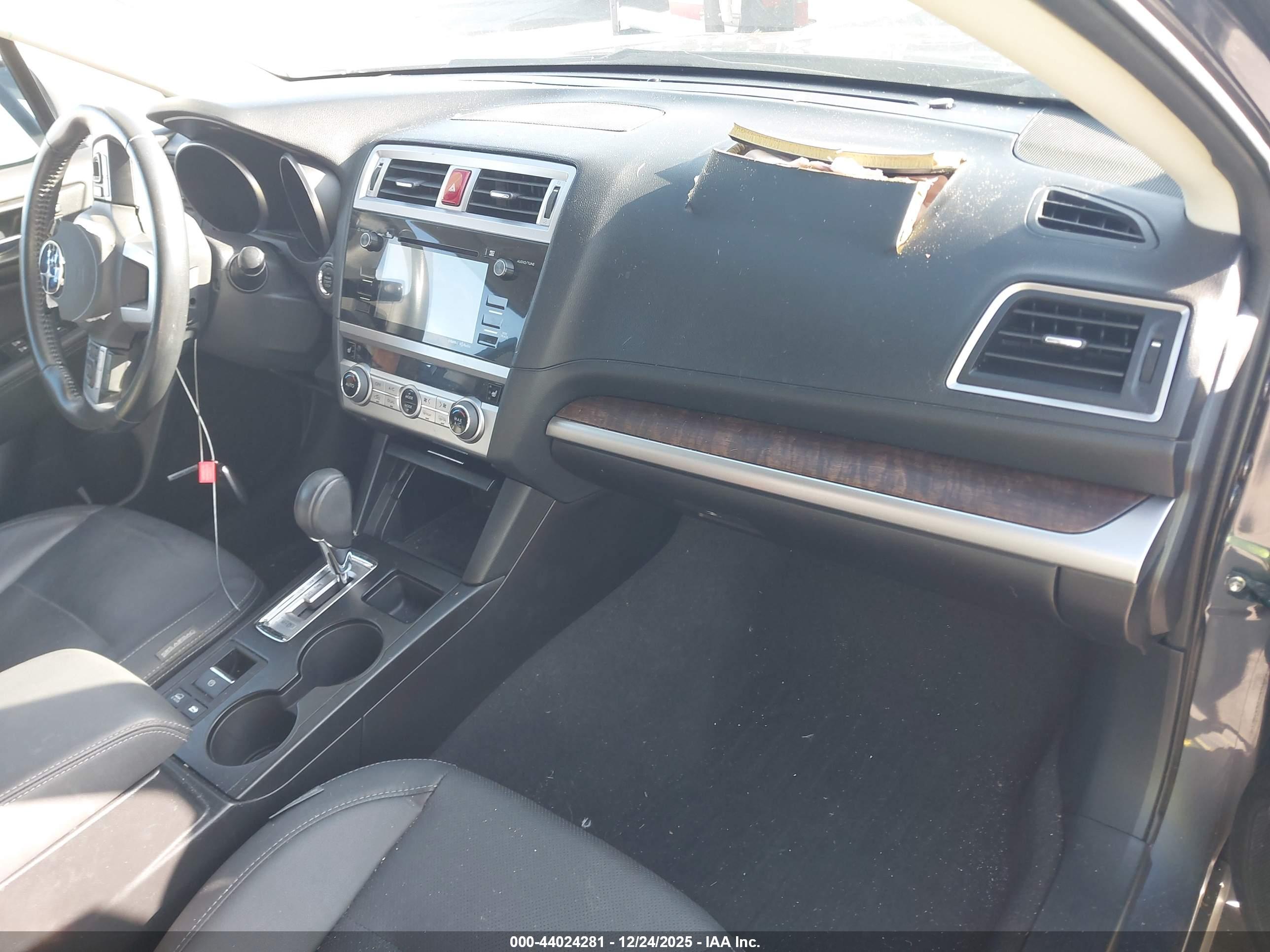 SUBARU OUTBACK image 5