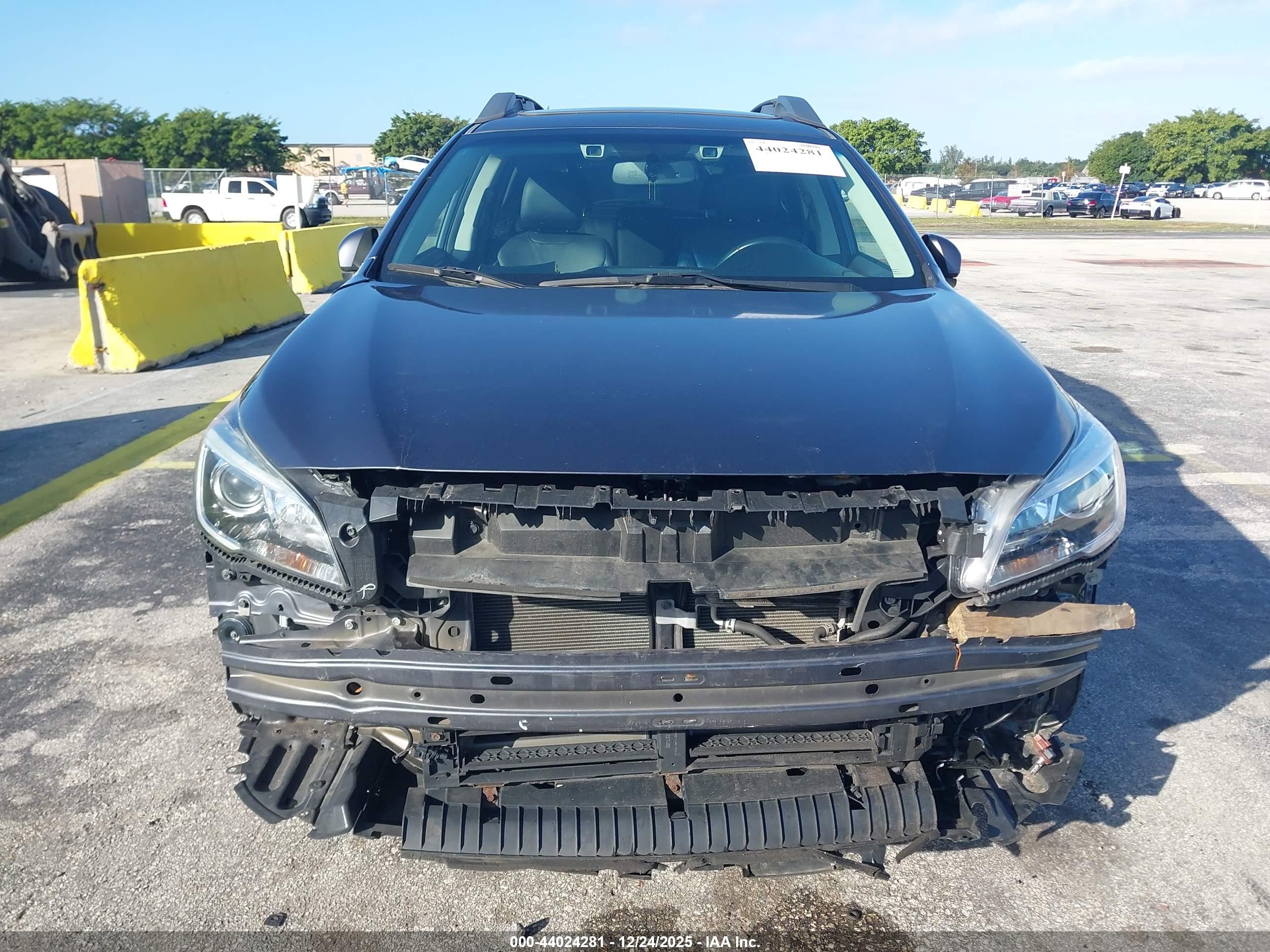 SUBARU OUTBACK image 6