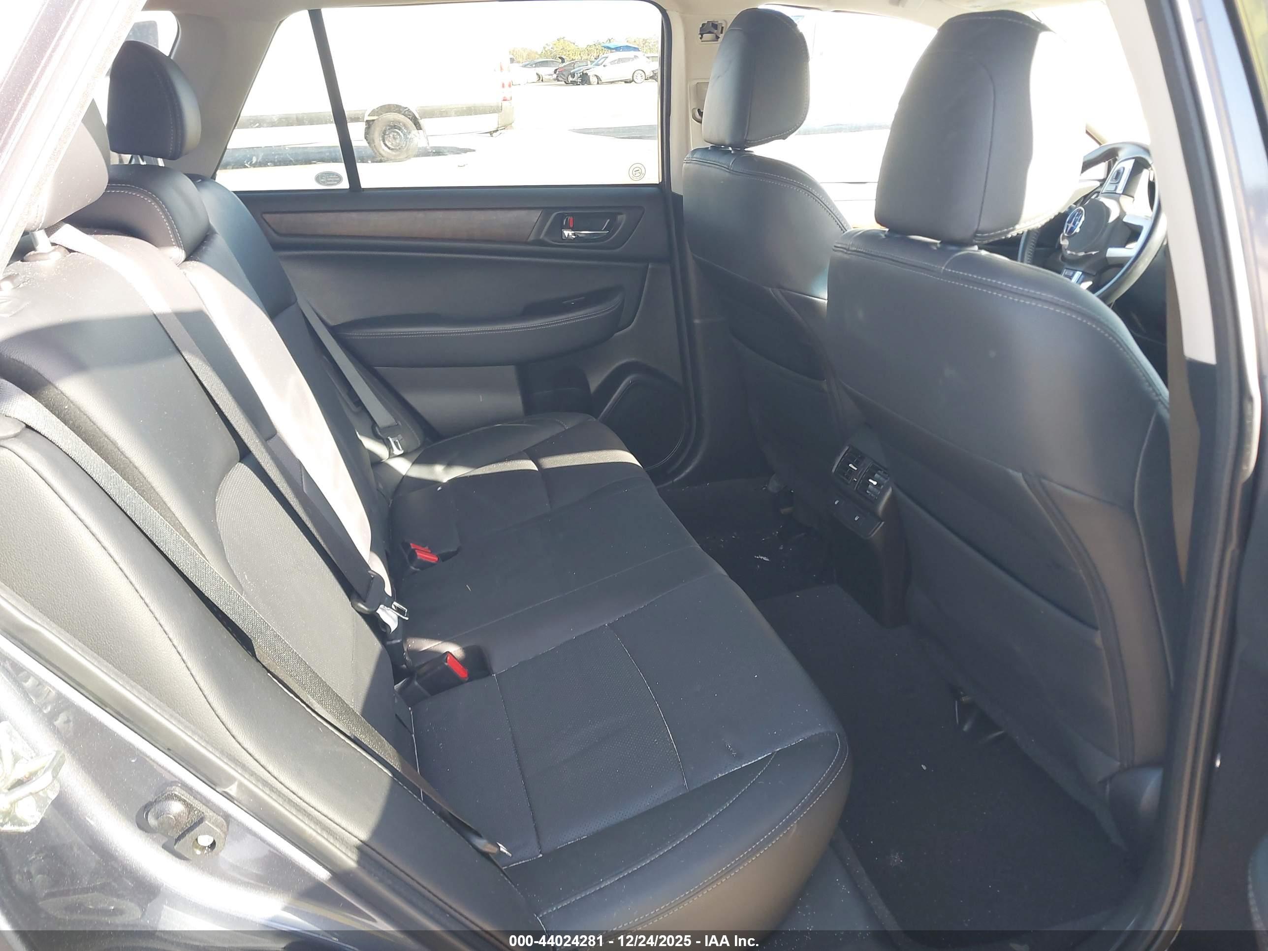 SUBARU OUTBACK image 8