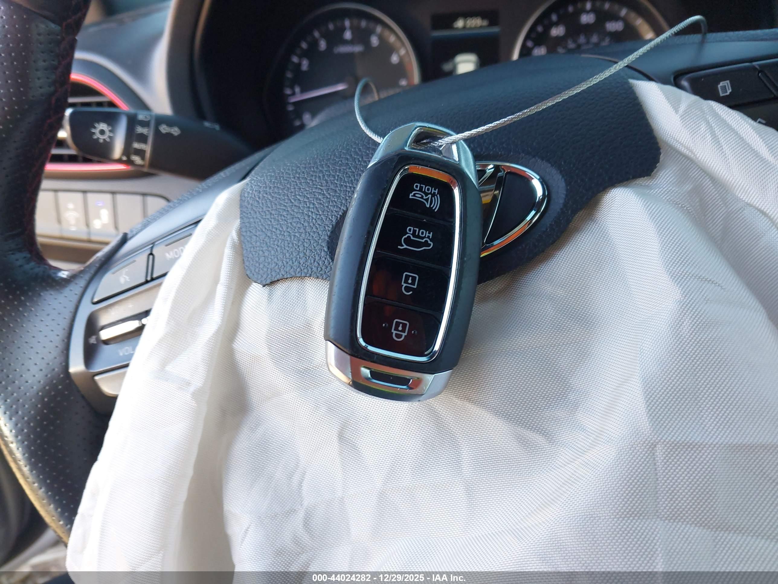 HYUNDAI ELANTRA image 11