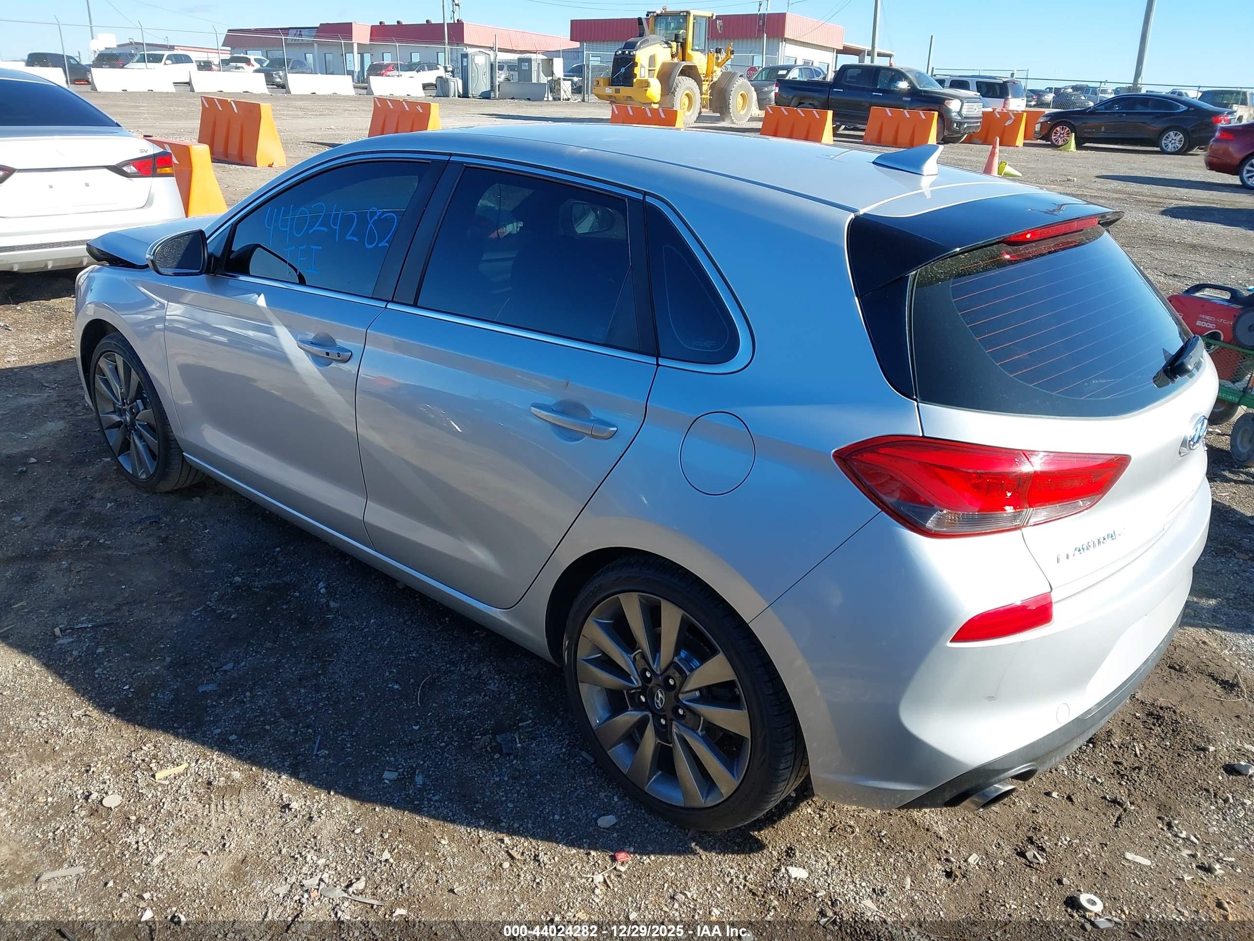 HYUNDAI ELANTRA image 3