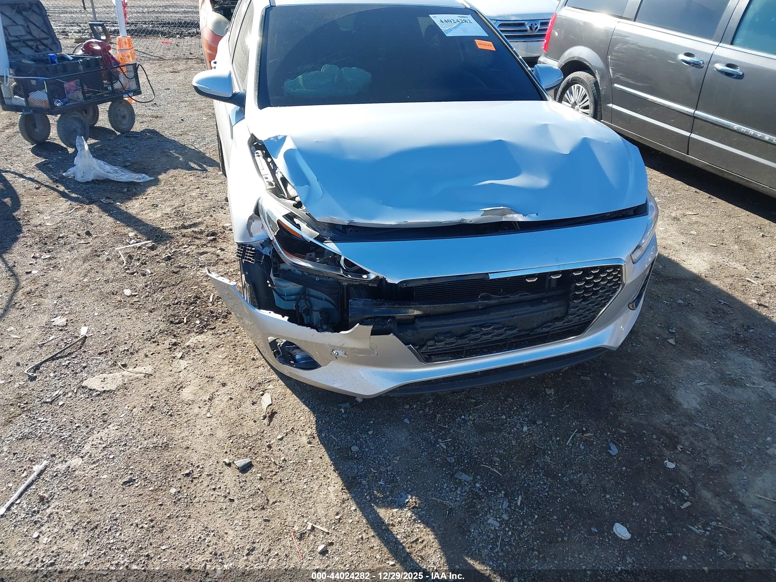 HYUNDAI ELANTRA image 6