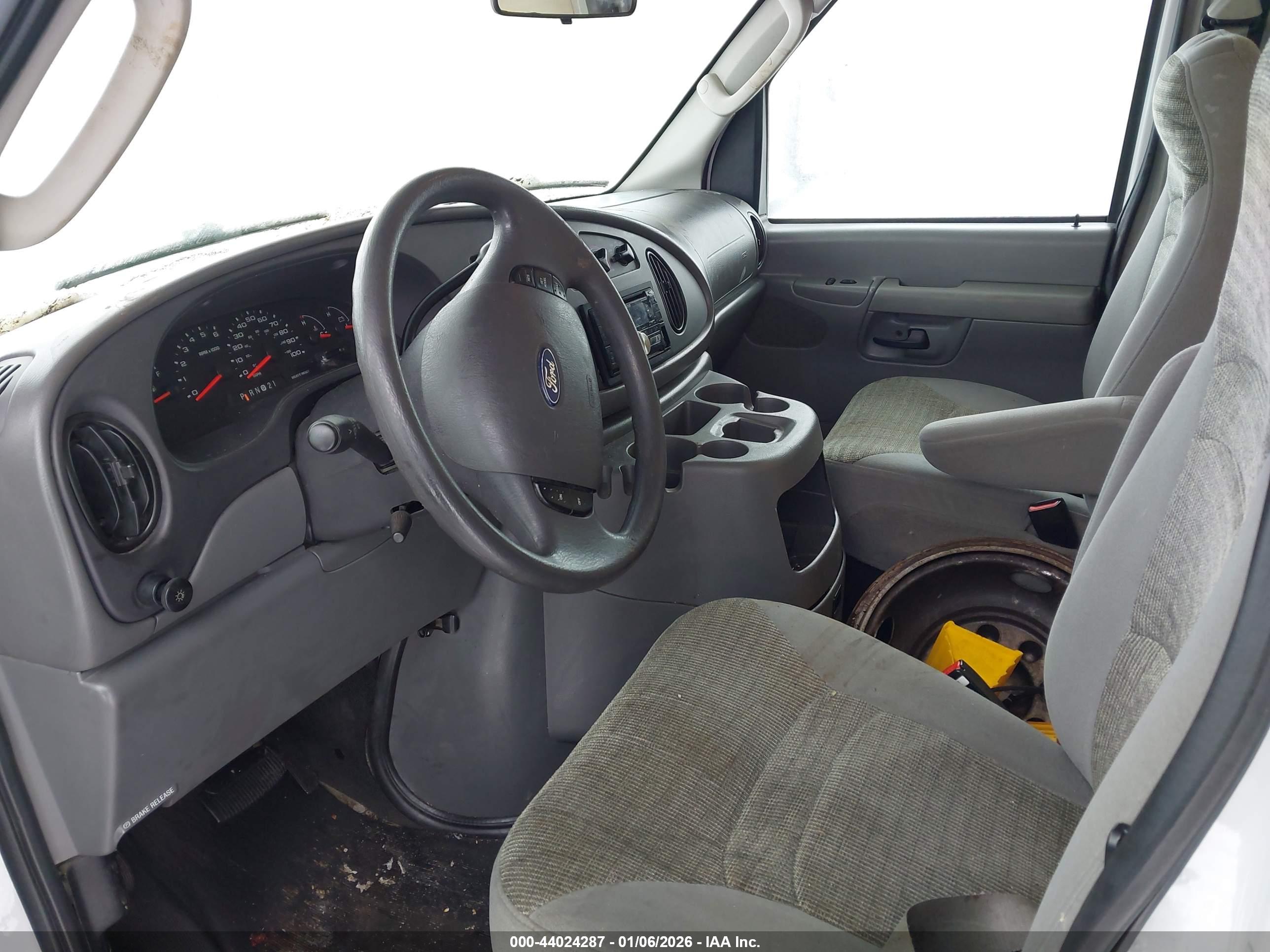 FORD E-450 image 8