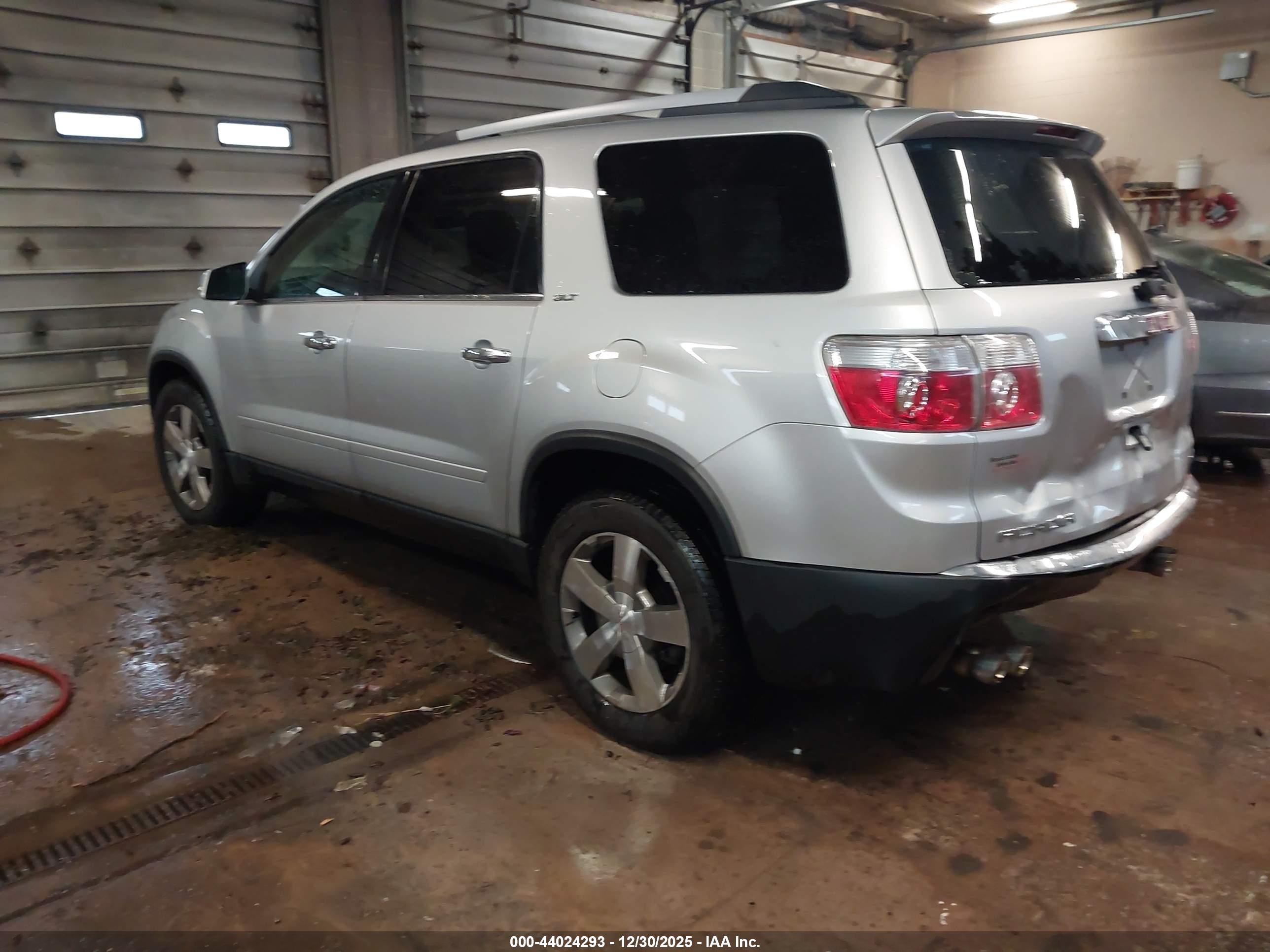 GMC ACADIA image 3