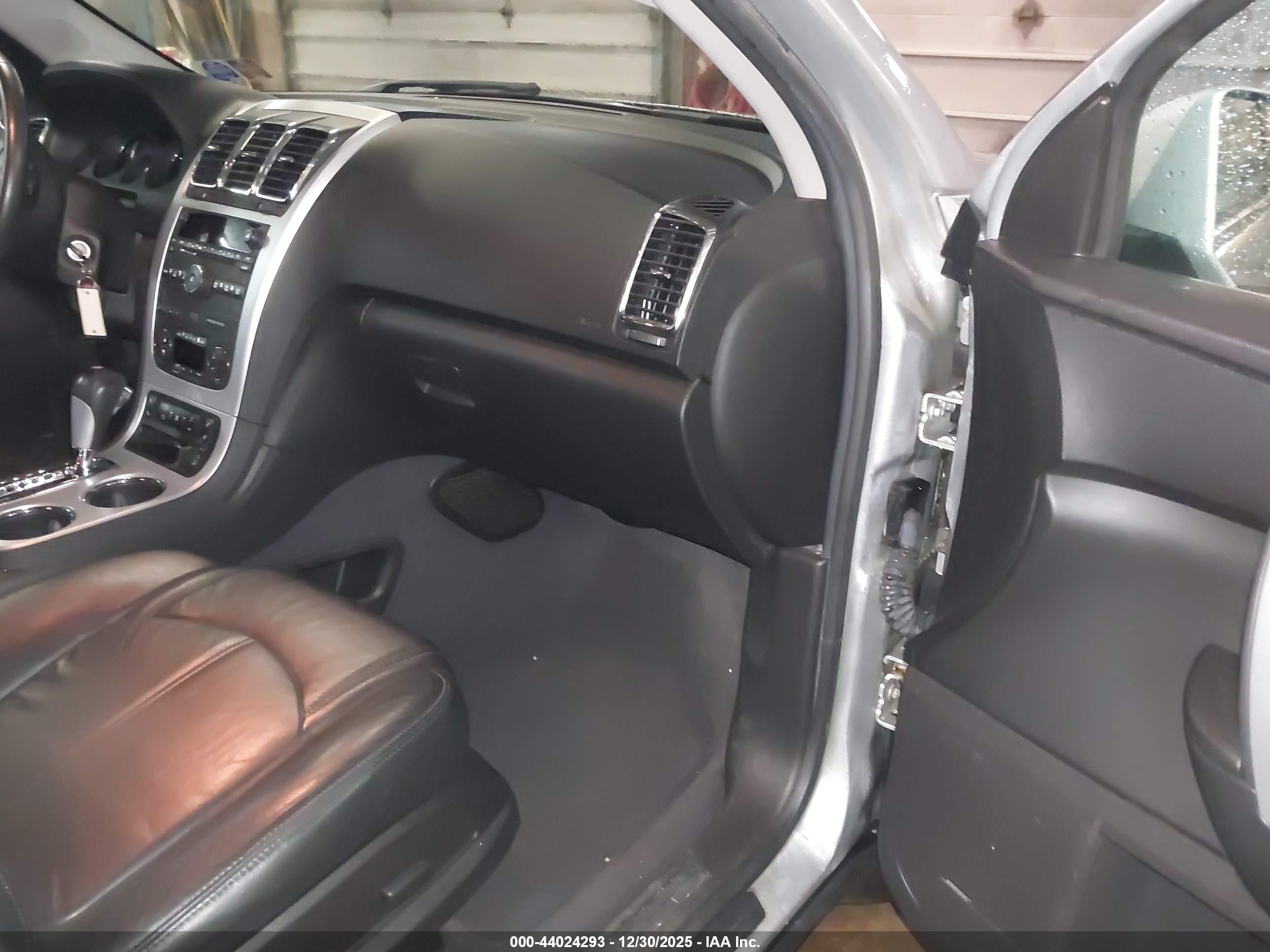 GMC ACADIA image 5