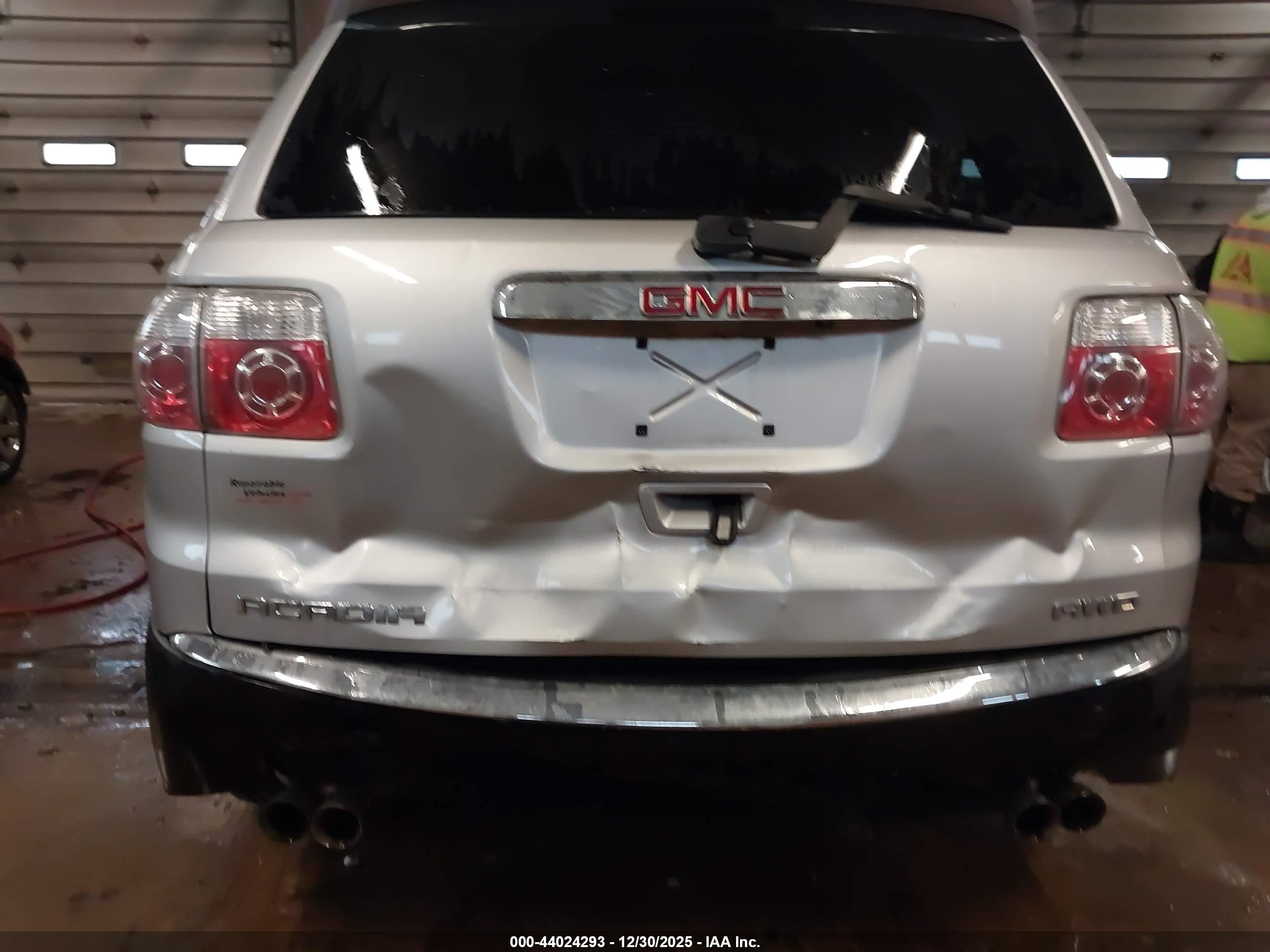 GMC ACADIA image 6
