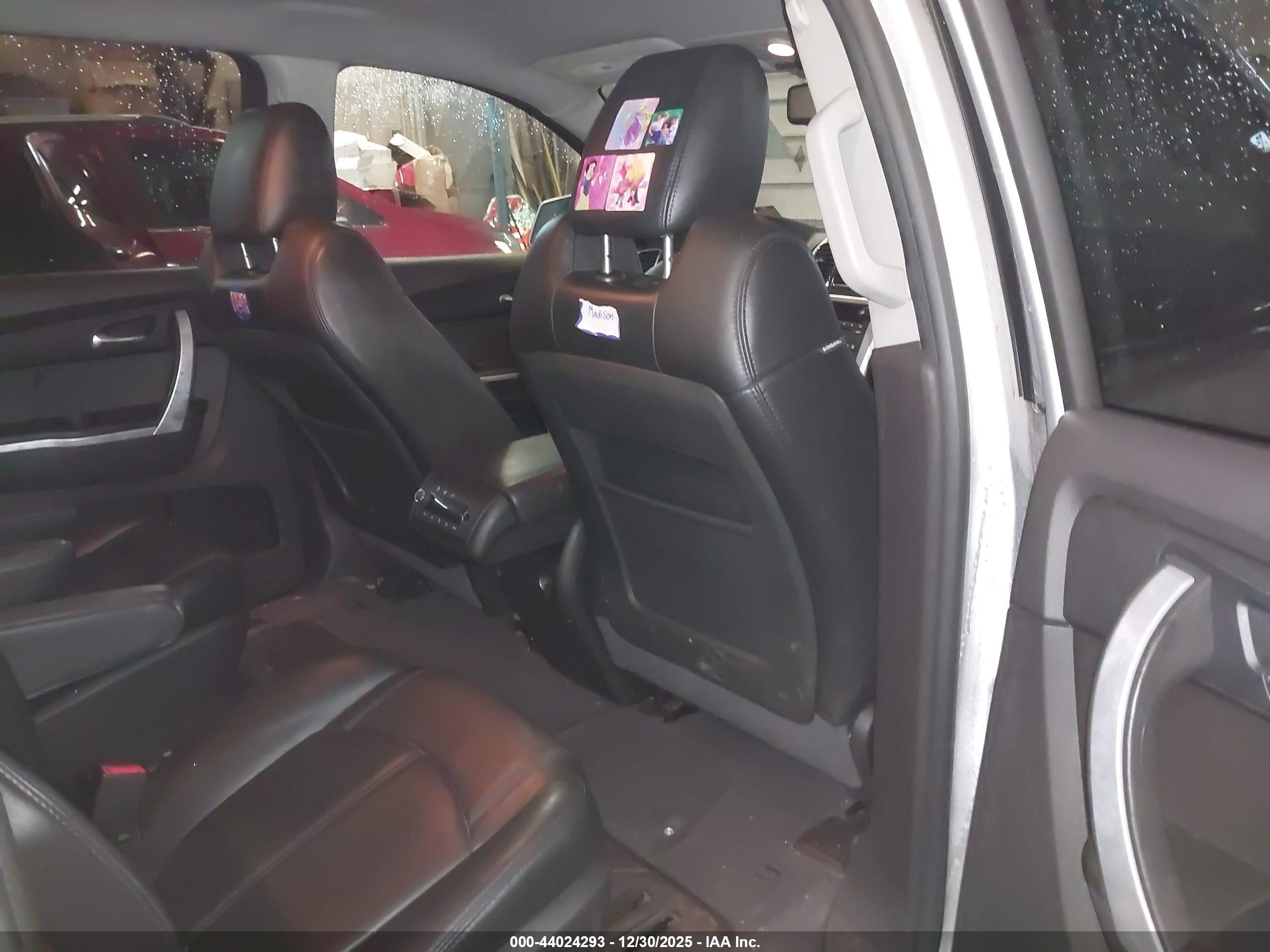 GMC ACADIA image 8