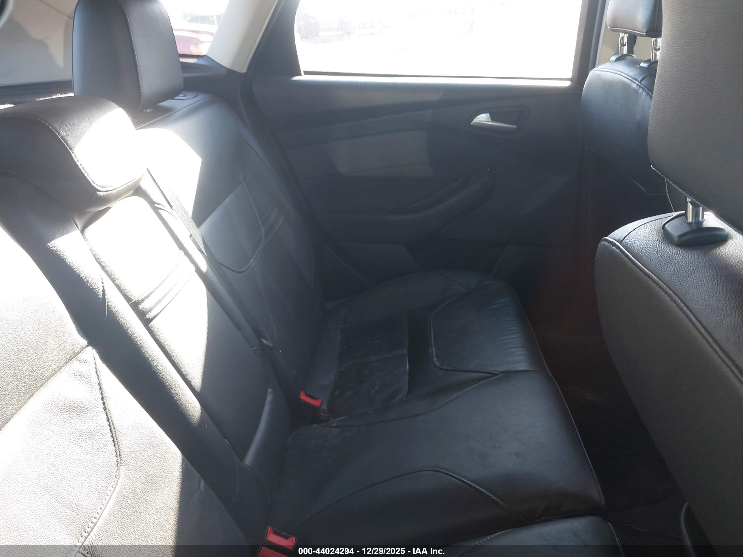 FORD FOCUS image 8