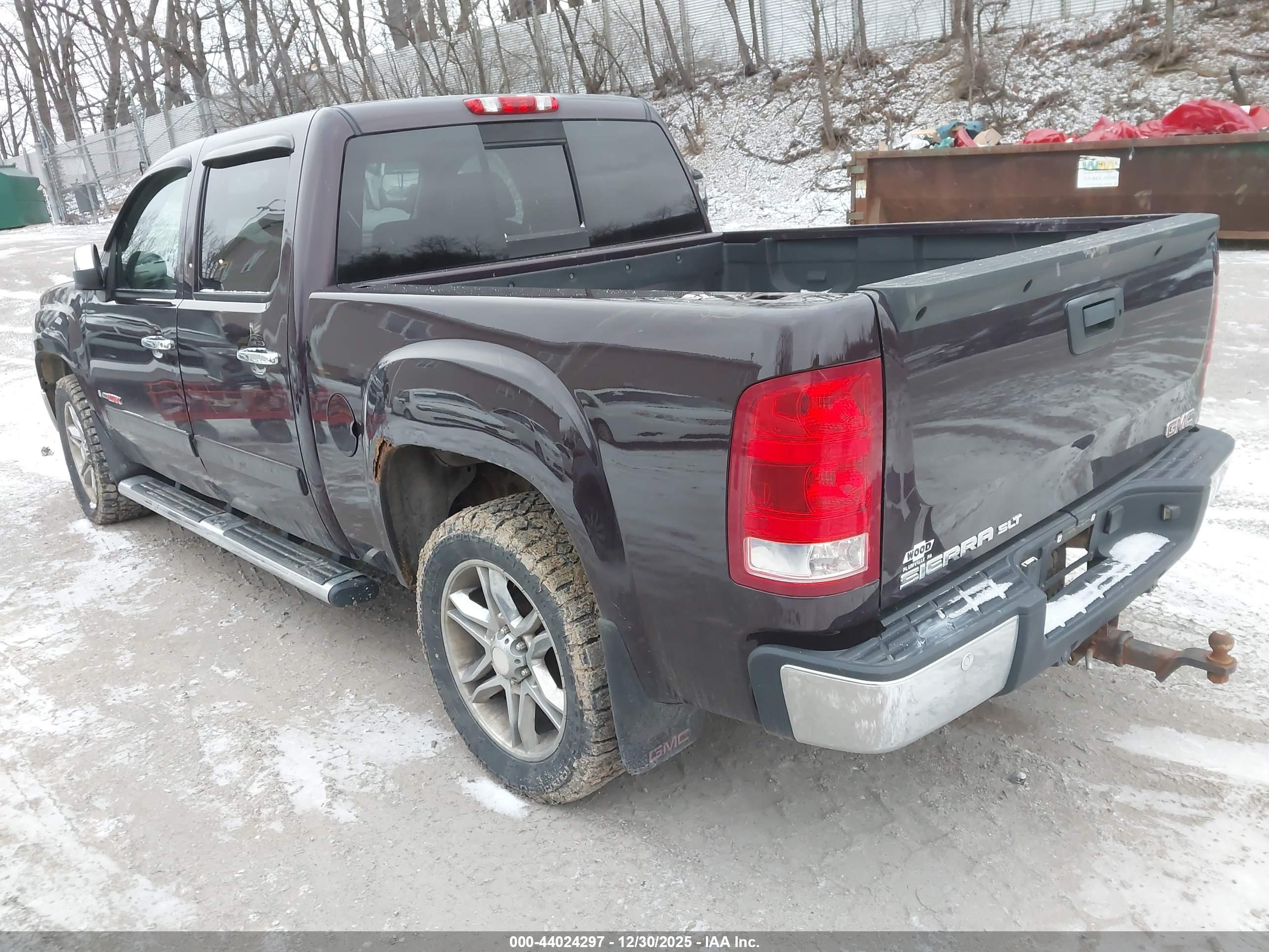 GMC SIERRA image 3