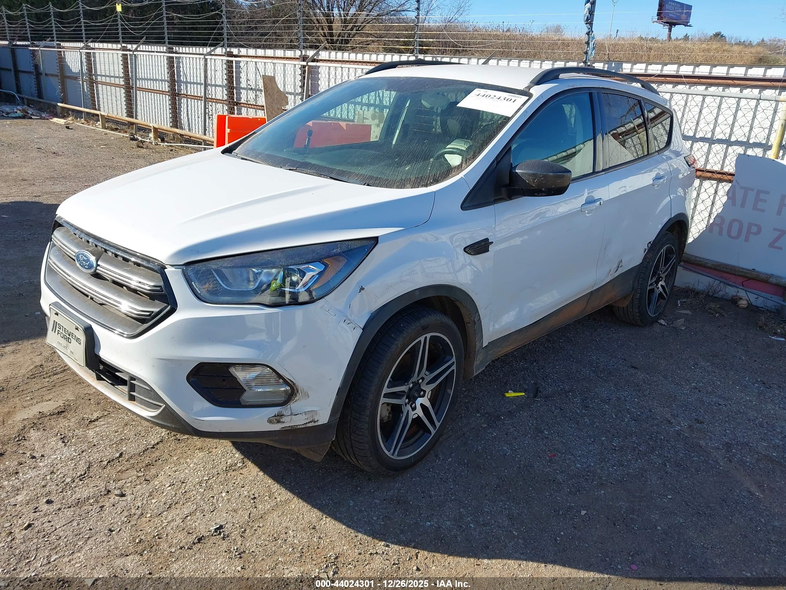 FORD ESCAPE image 2