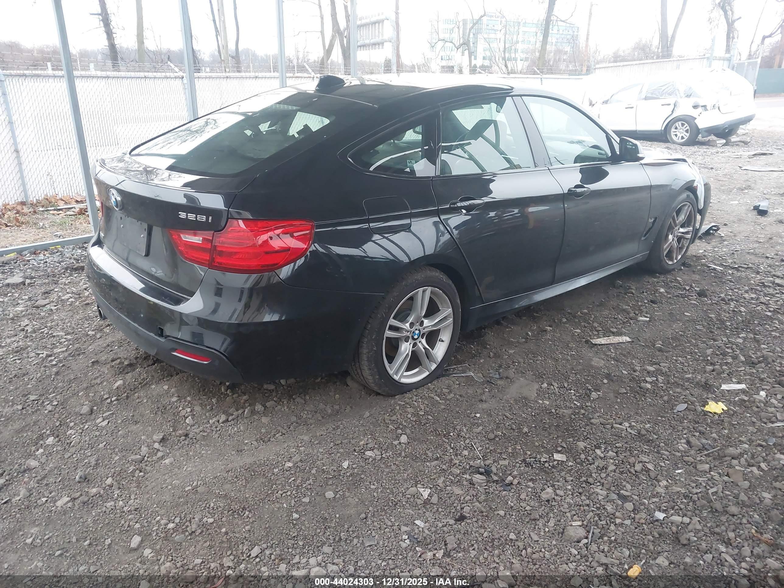 BMW 328I image 4