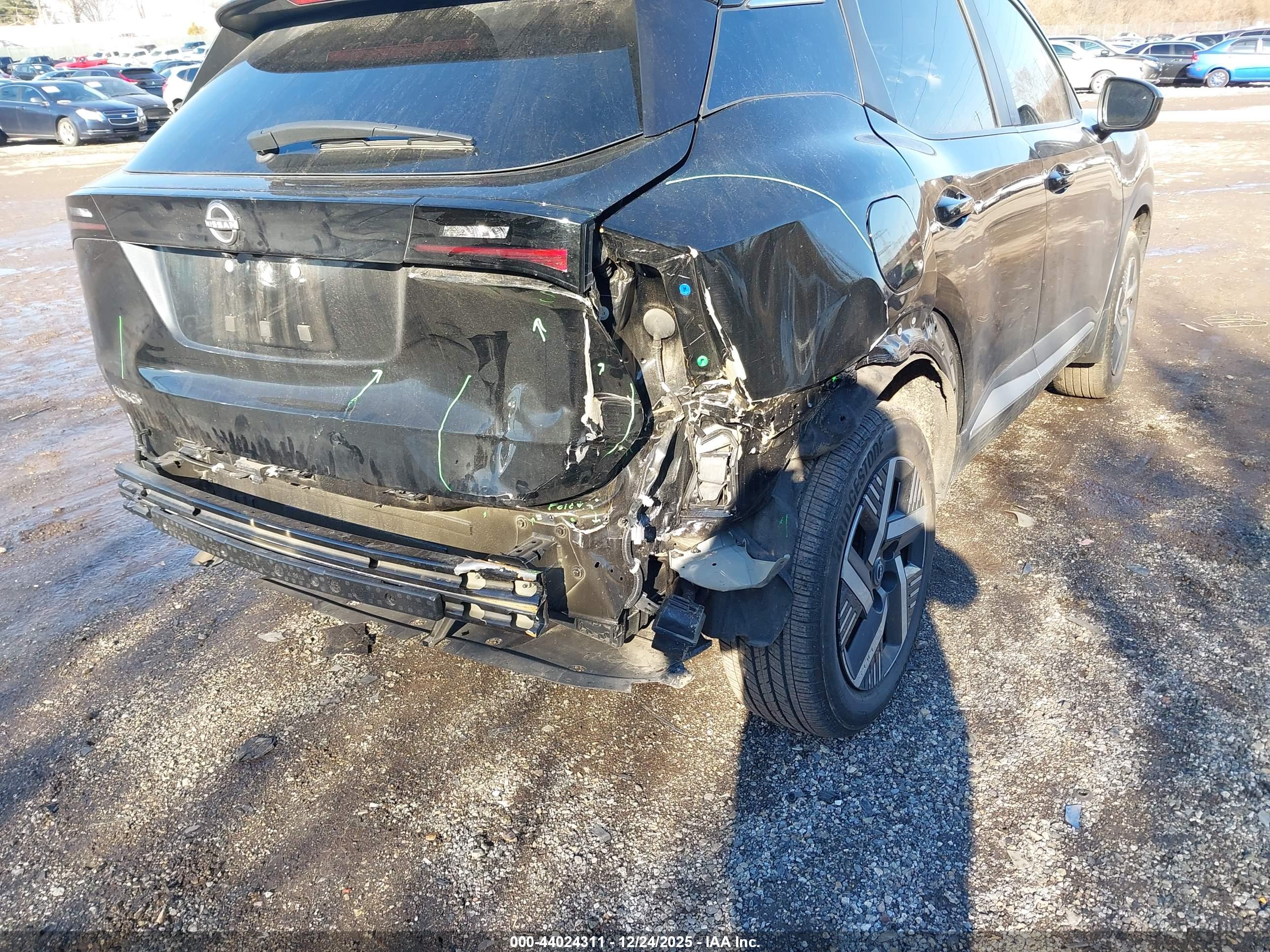 NISSAN KICKS image 6