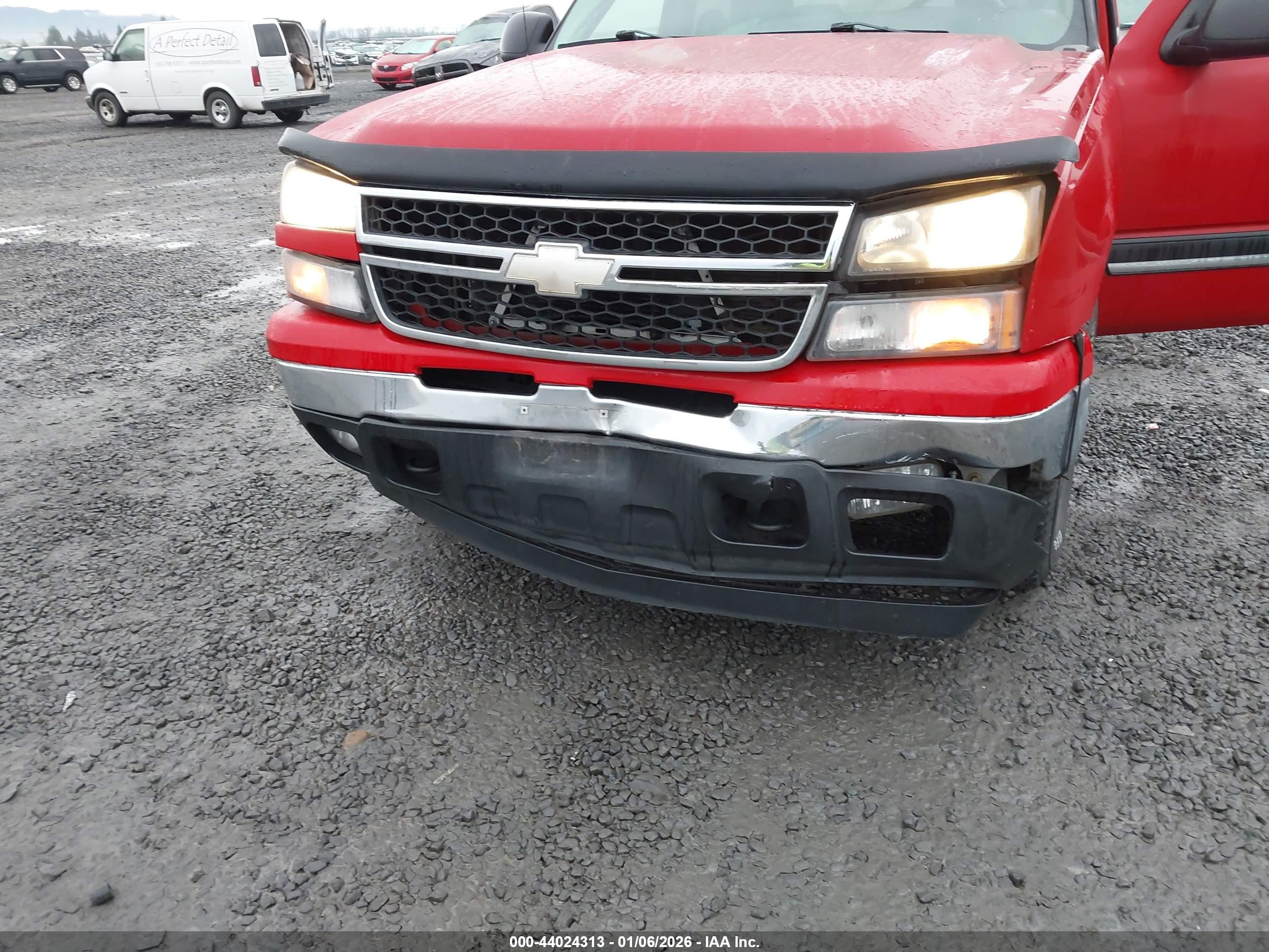 CHEVROLET SILVERADO image 6