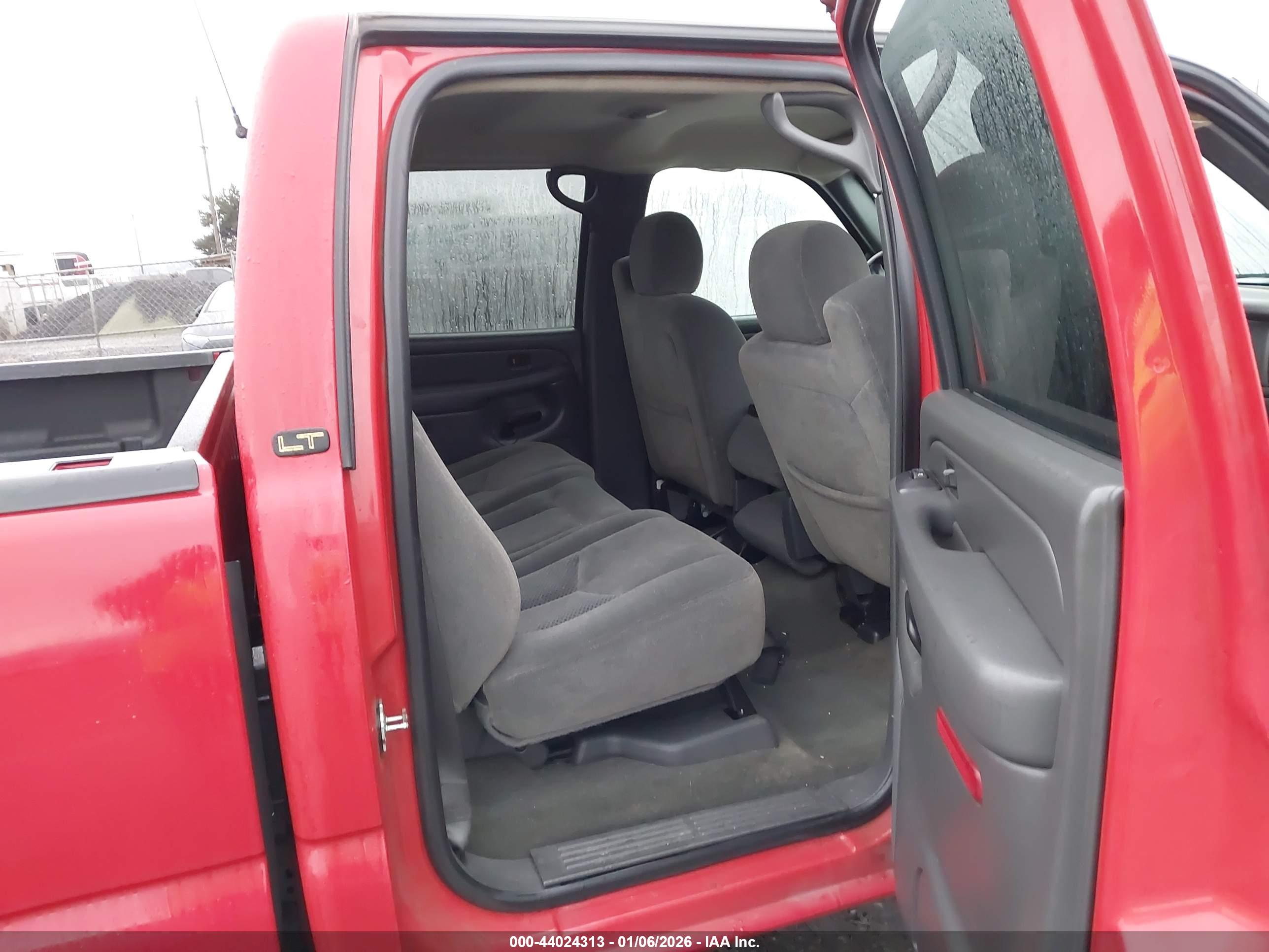 CHEVROLET SILVERADO image 8