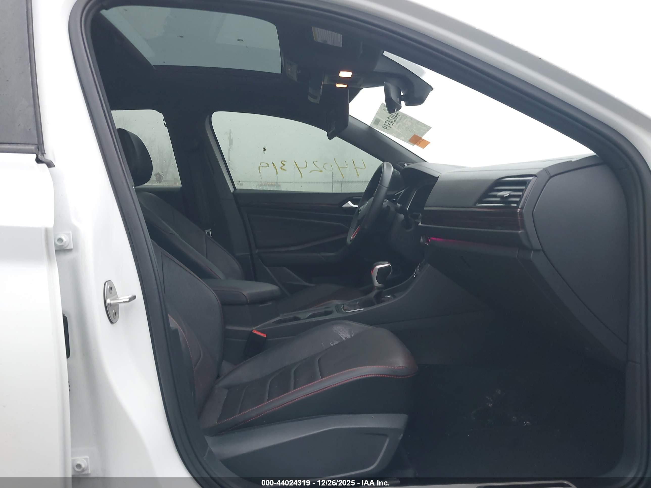 VOLKSWAGEN JETTA image 5
