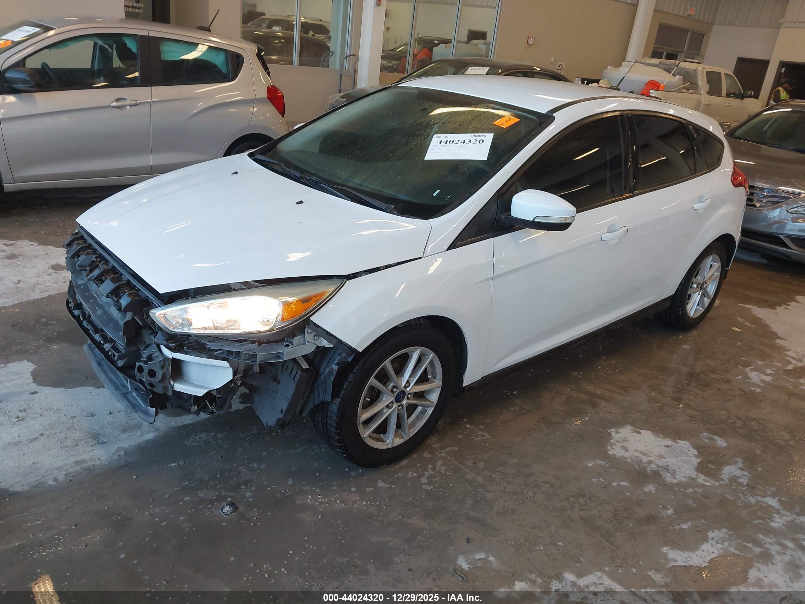 FORD FOCUS image 2