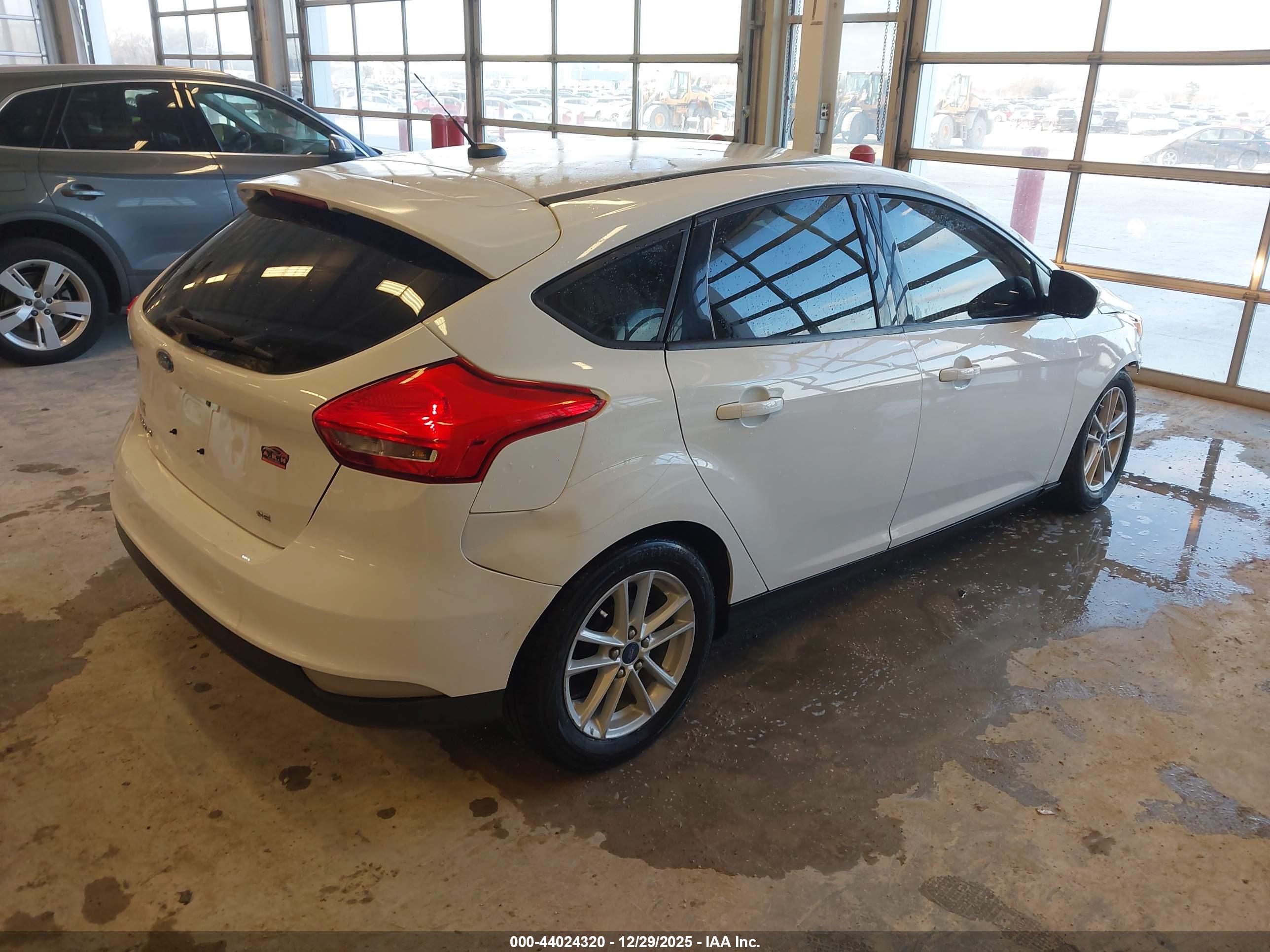 FORD FOCUS image 4