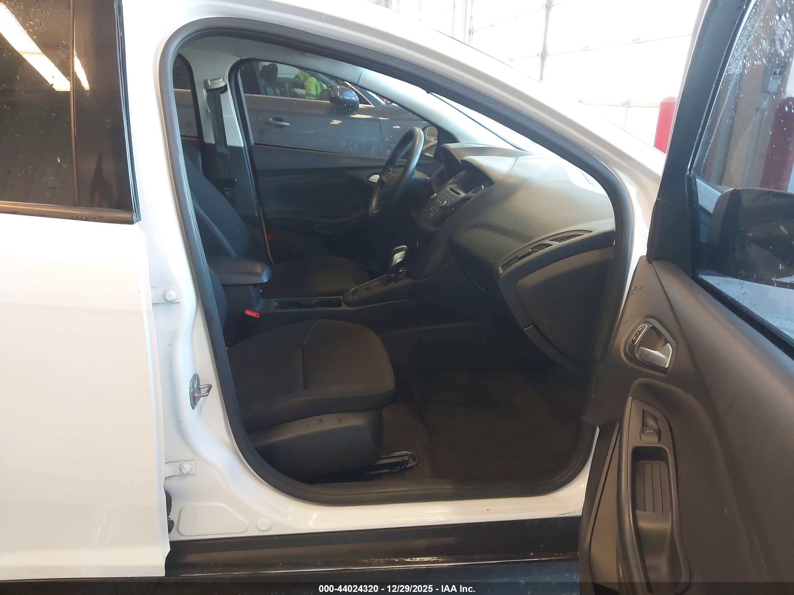 FORD FOCUS image 5