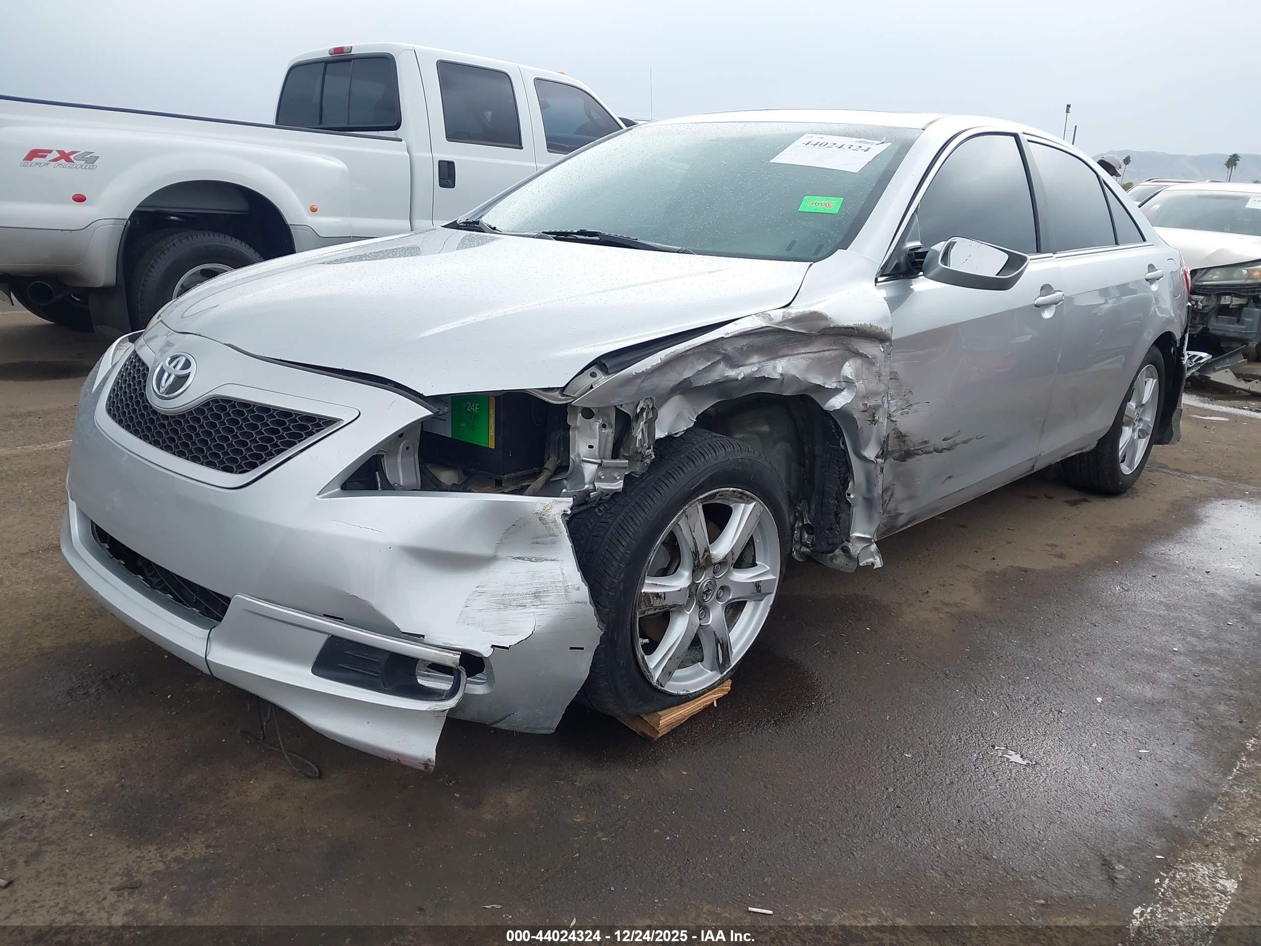TOYOTA CAMRY image 2