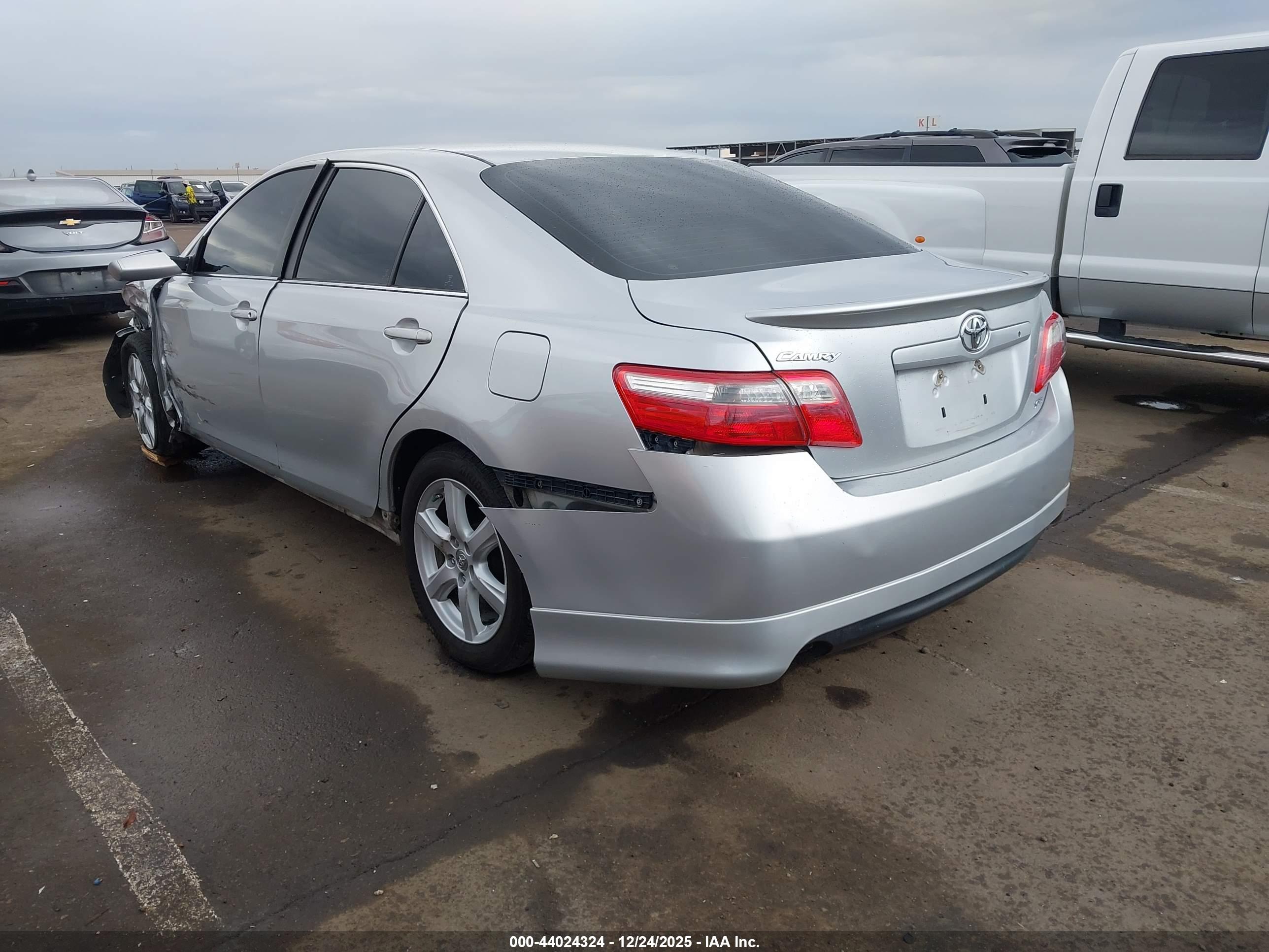 TOYOTA CAMRY image 3