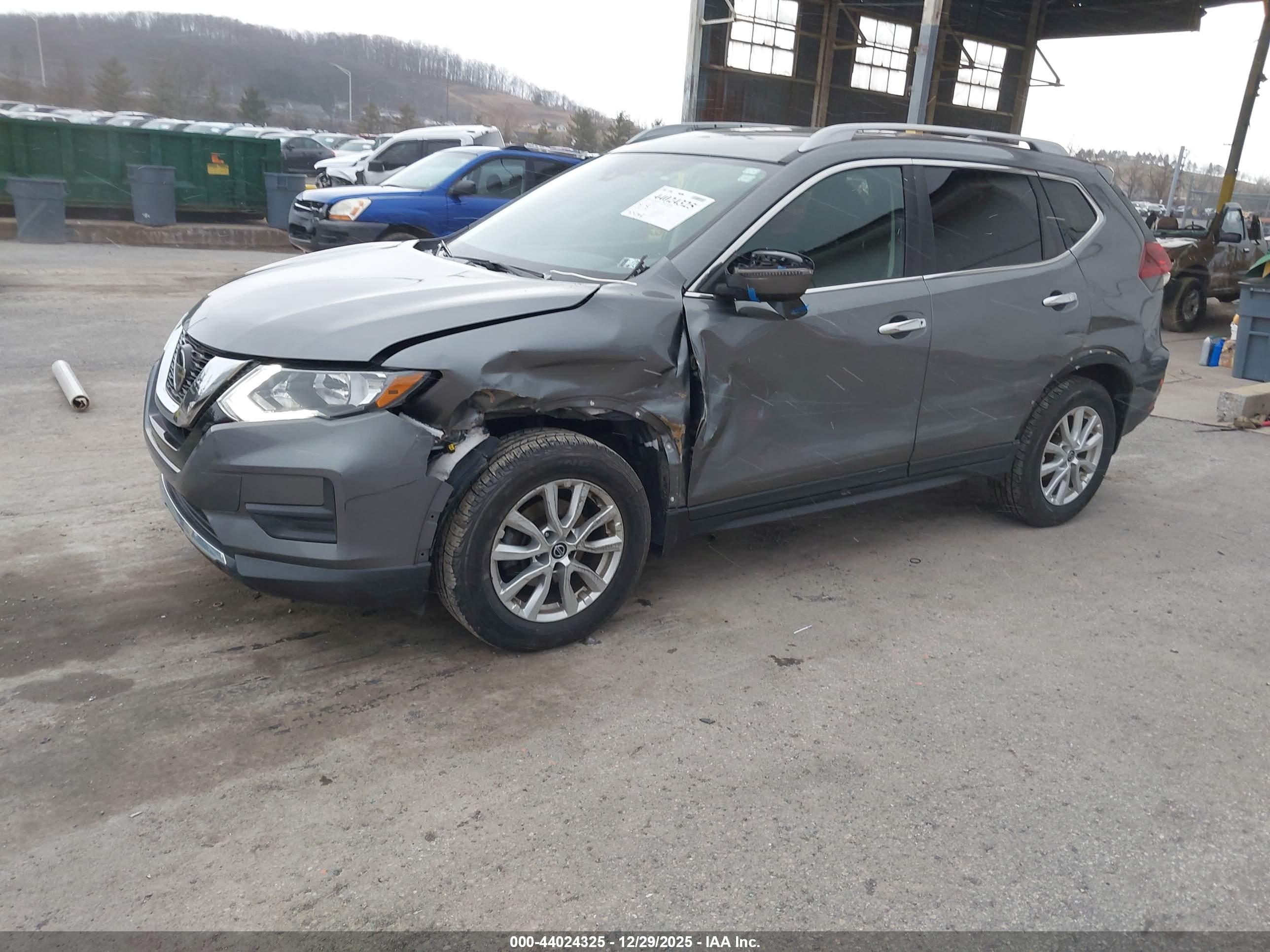 NISSAN ROGUE image 2
