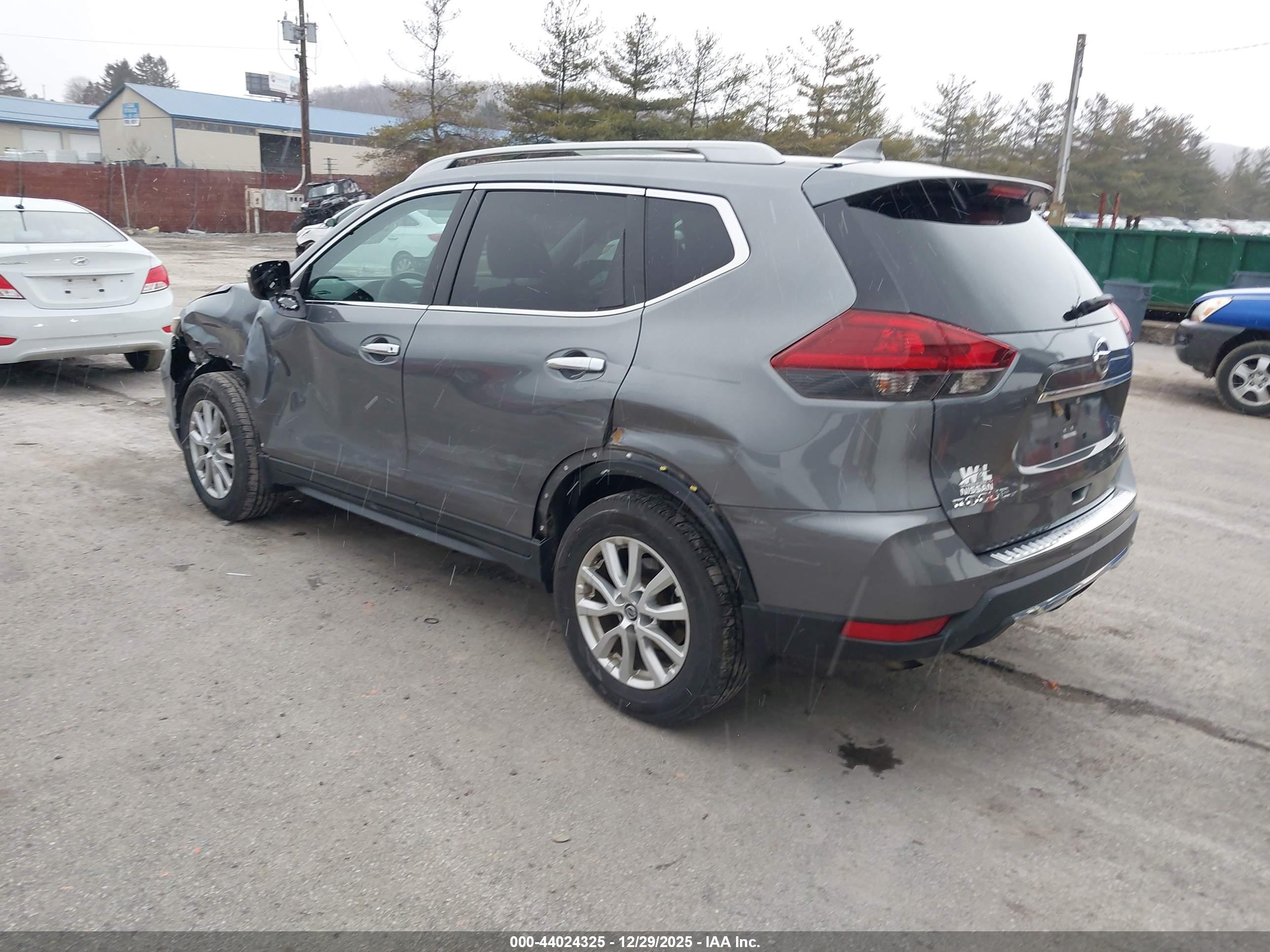 NISSAN ROGUE image 3
