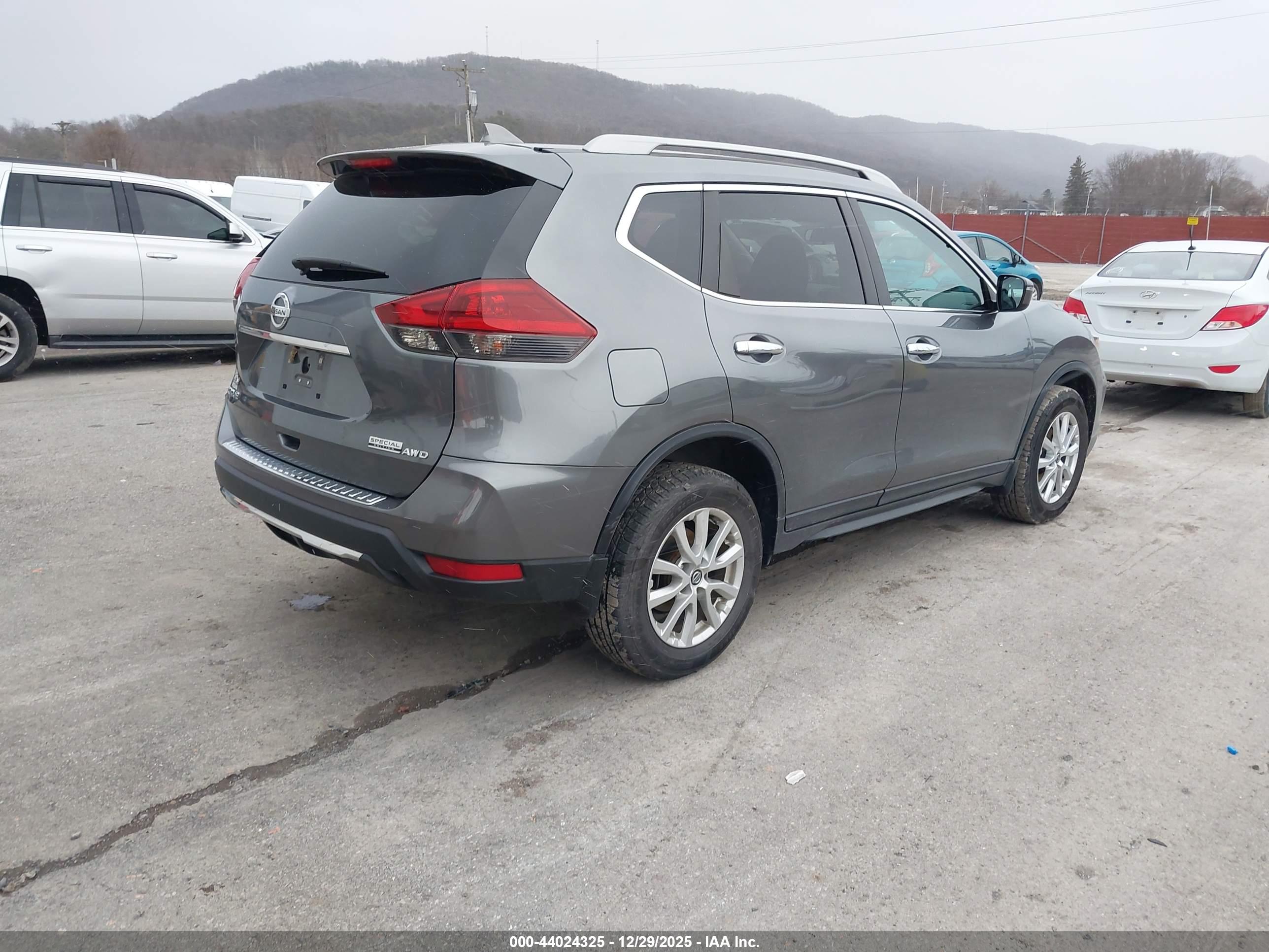 NISSAN ROGUE image 4