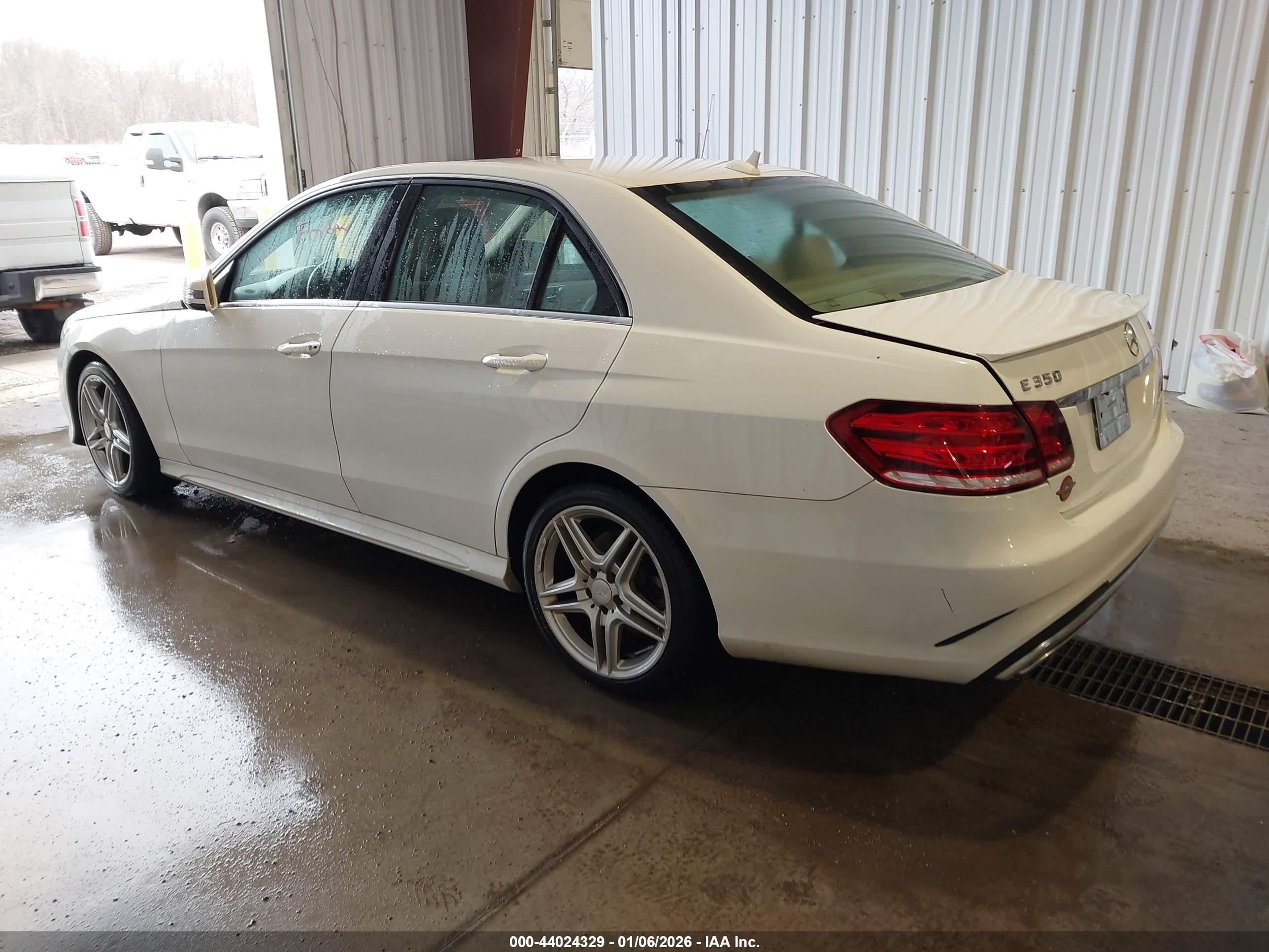 MERCEDES-BENZ E image 3