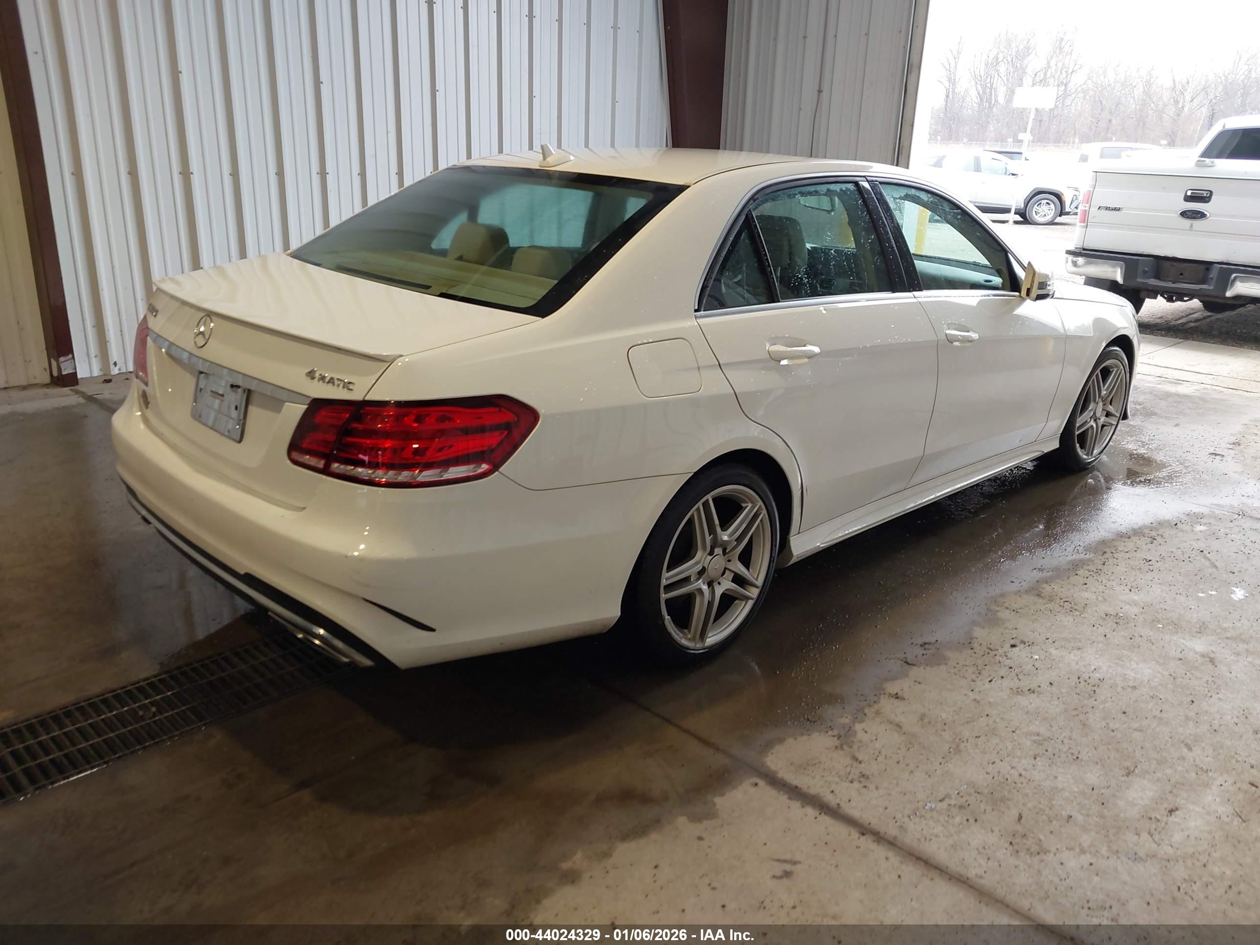 MERCEDES-BENZ E image 4
