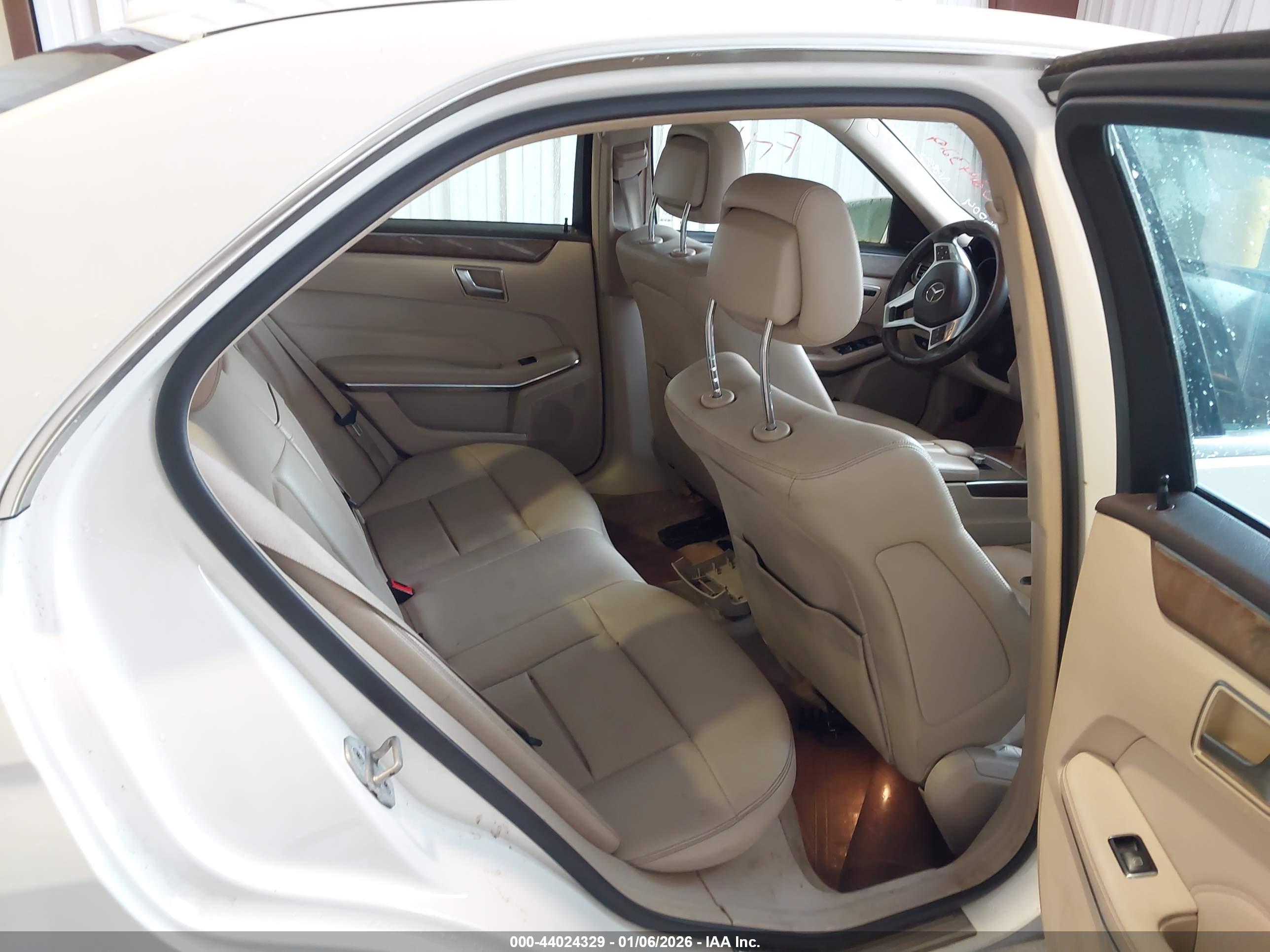 MERCEDES-BENZ E image 8