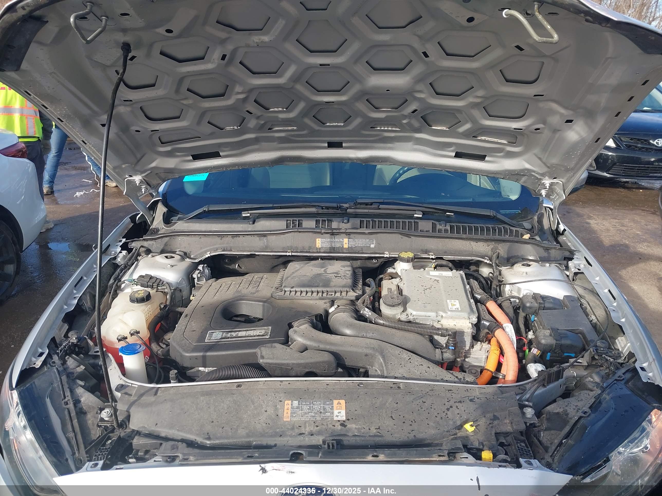 FORD FUSION image 10