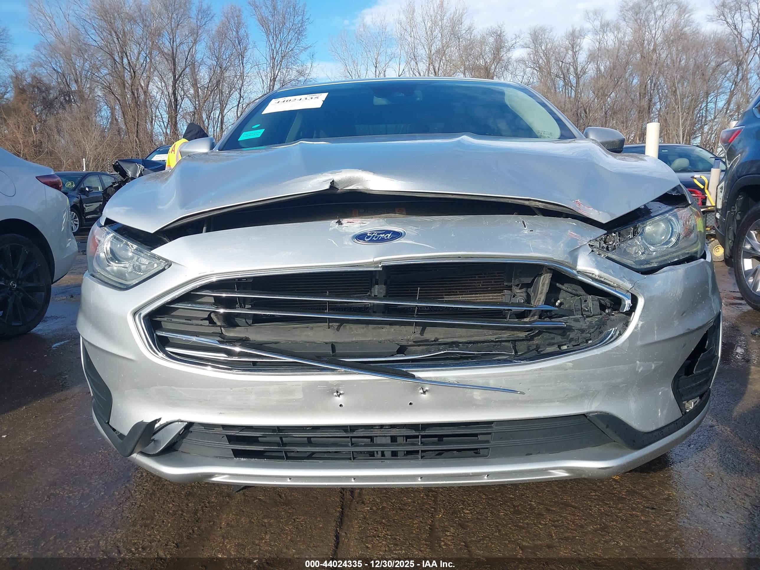FORD FUSION image 6