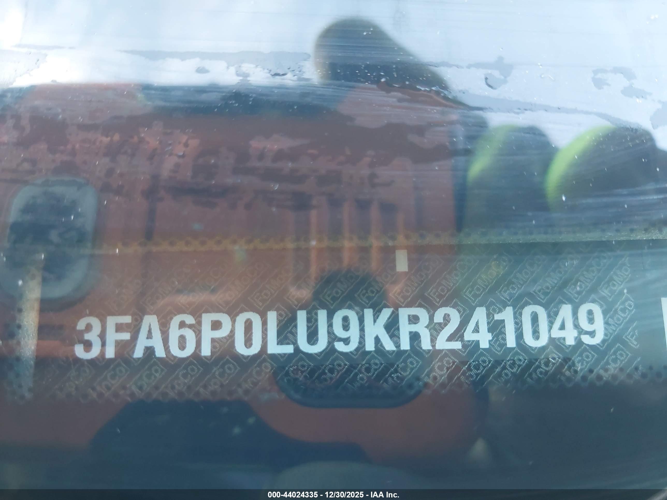 FORD FUSION image 9