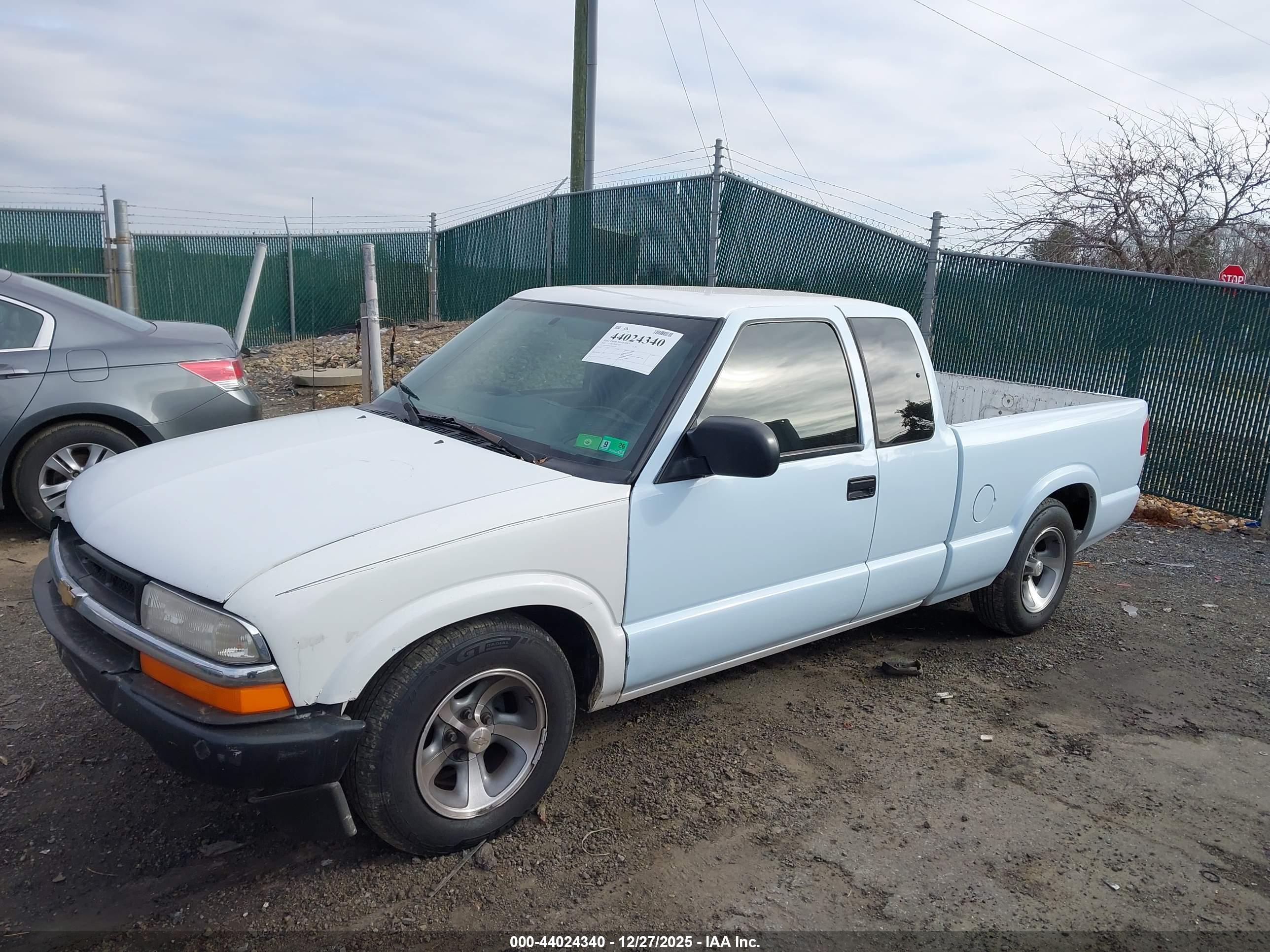 CHEVROLET S-10 image 2