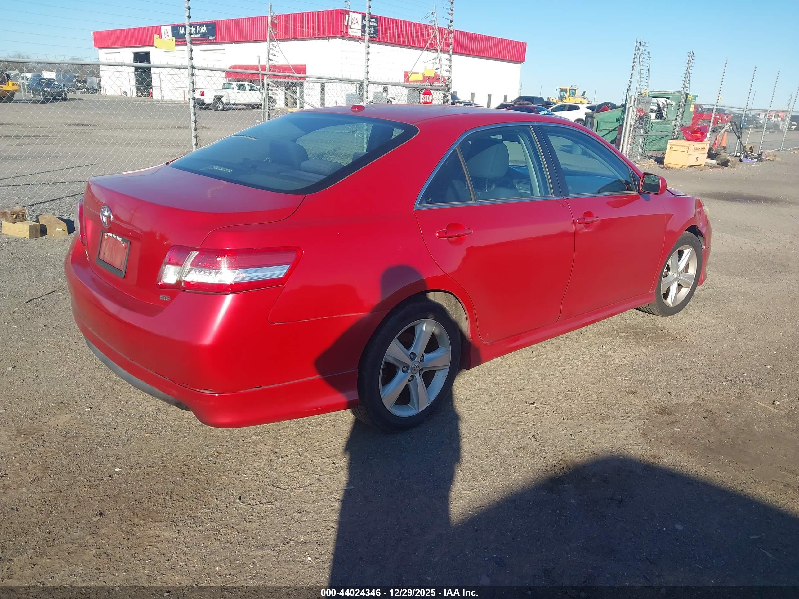 TOYOTA CAMRY image 4