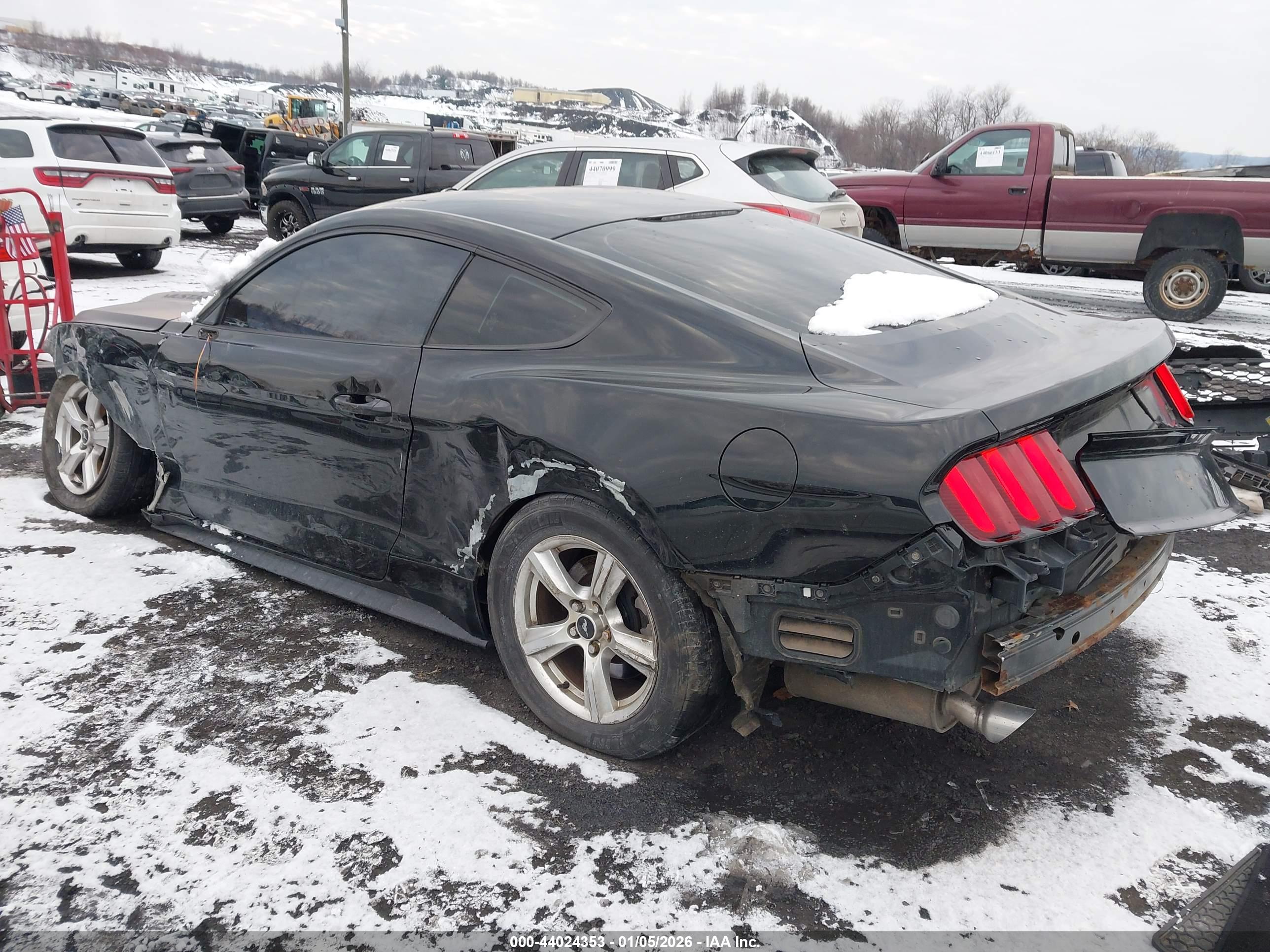FORD MUSTANG image 3
