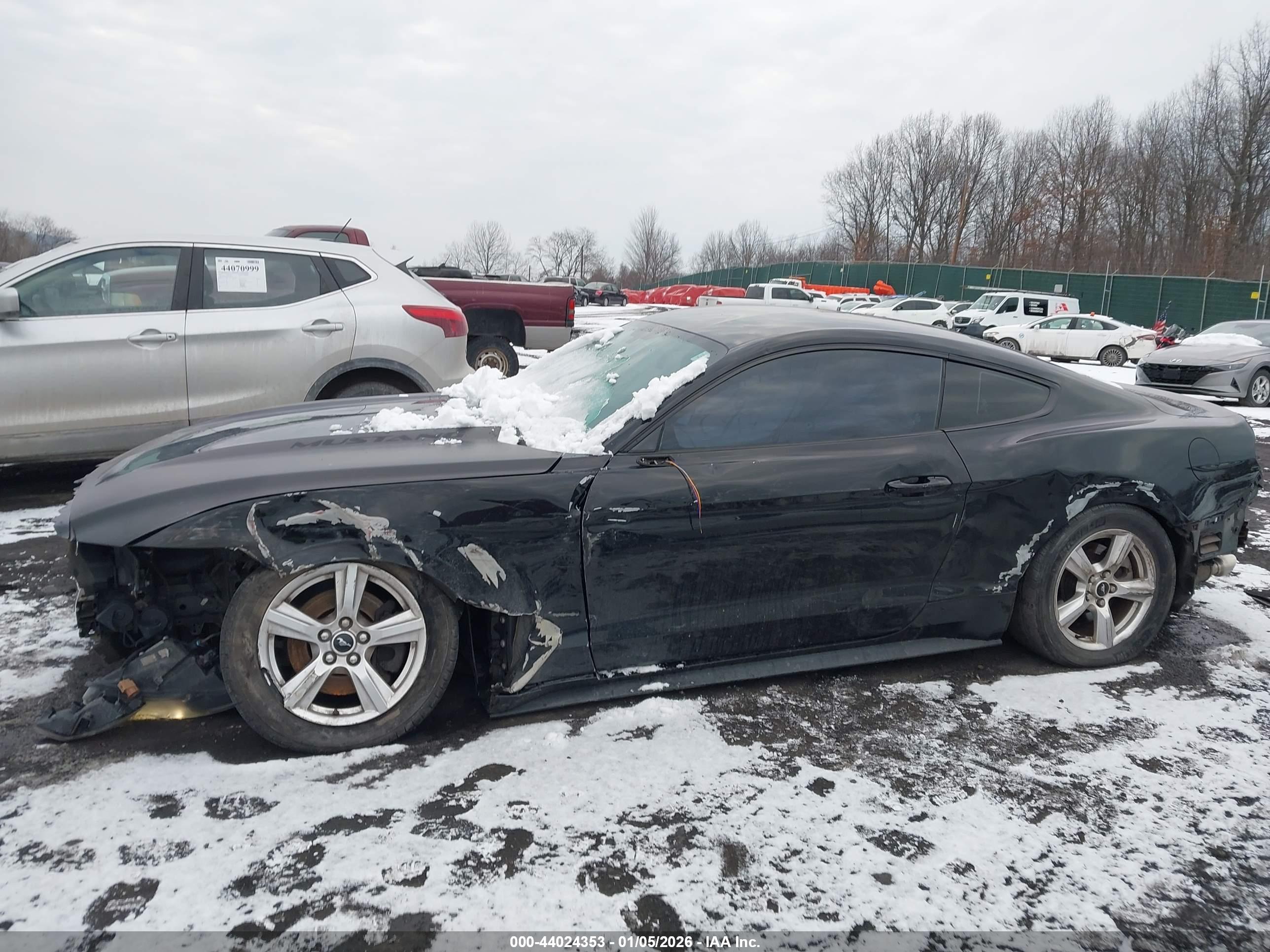 FORD MUSTANG image 6