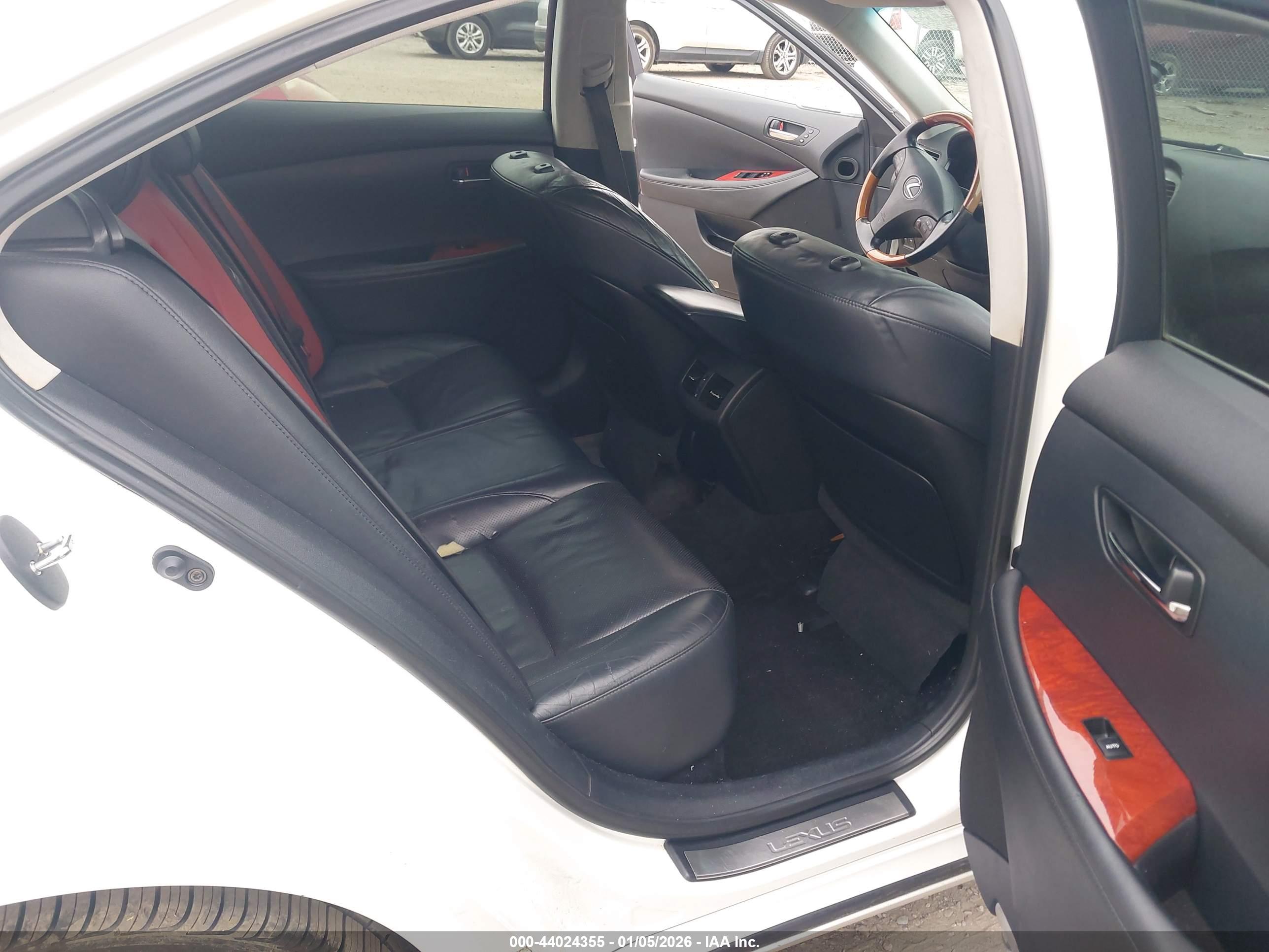 LEXUS ES image 8