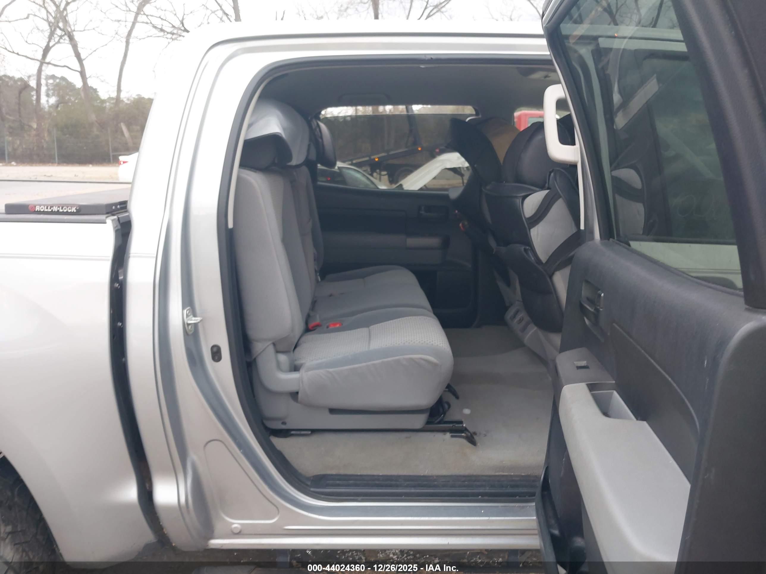 TOYOTA TUNDRA image 8