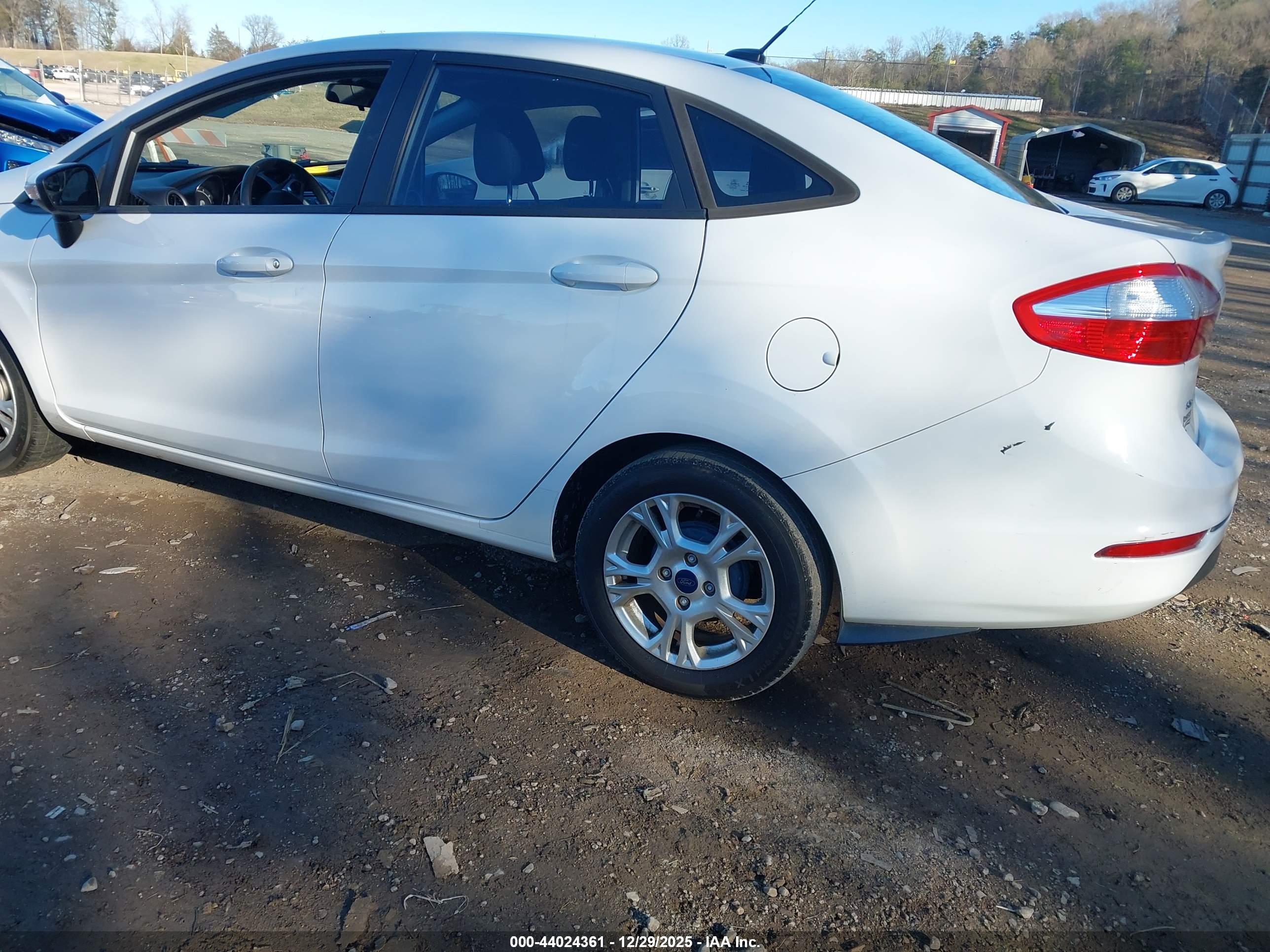 FORD FIESTA image 3