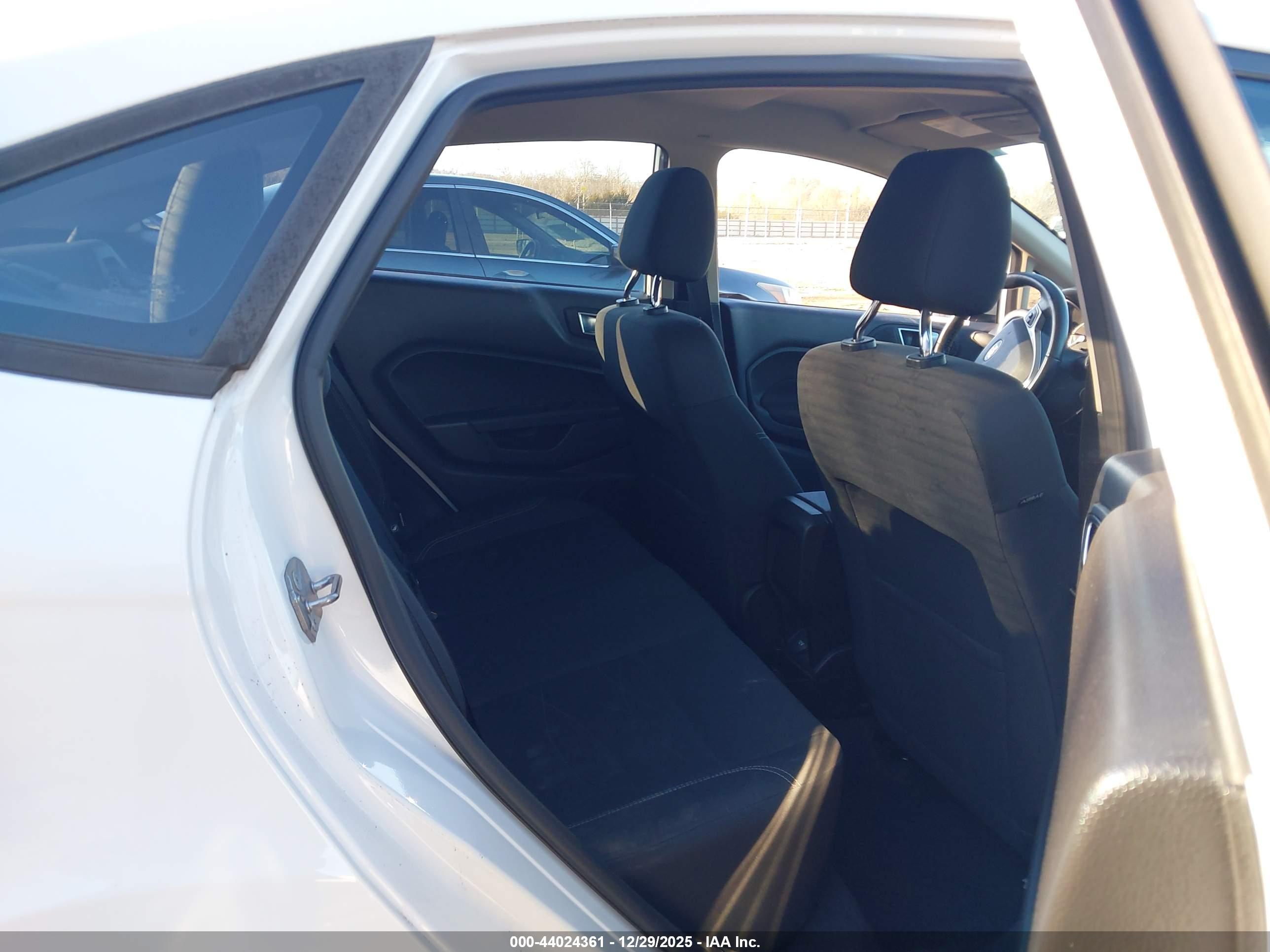 FORD FIESTA image 8