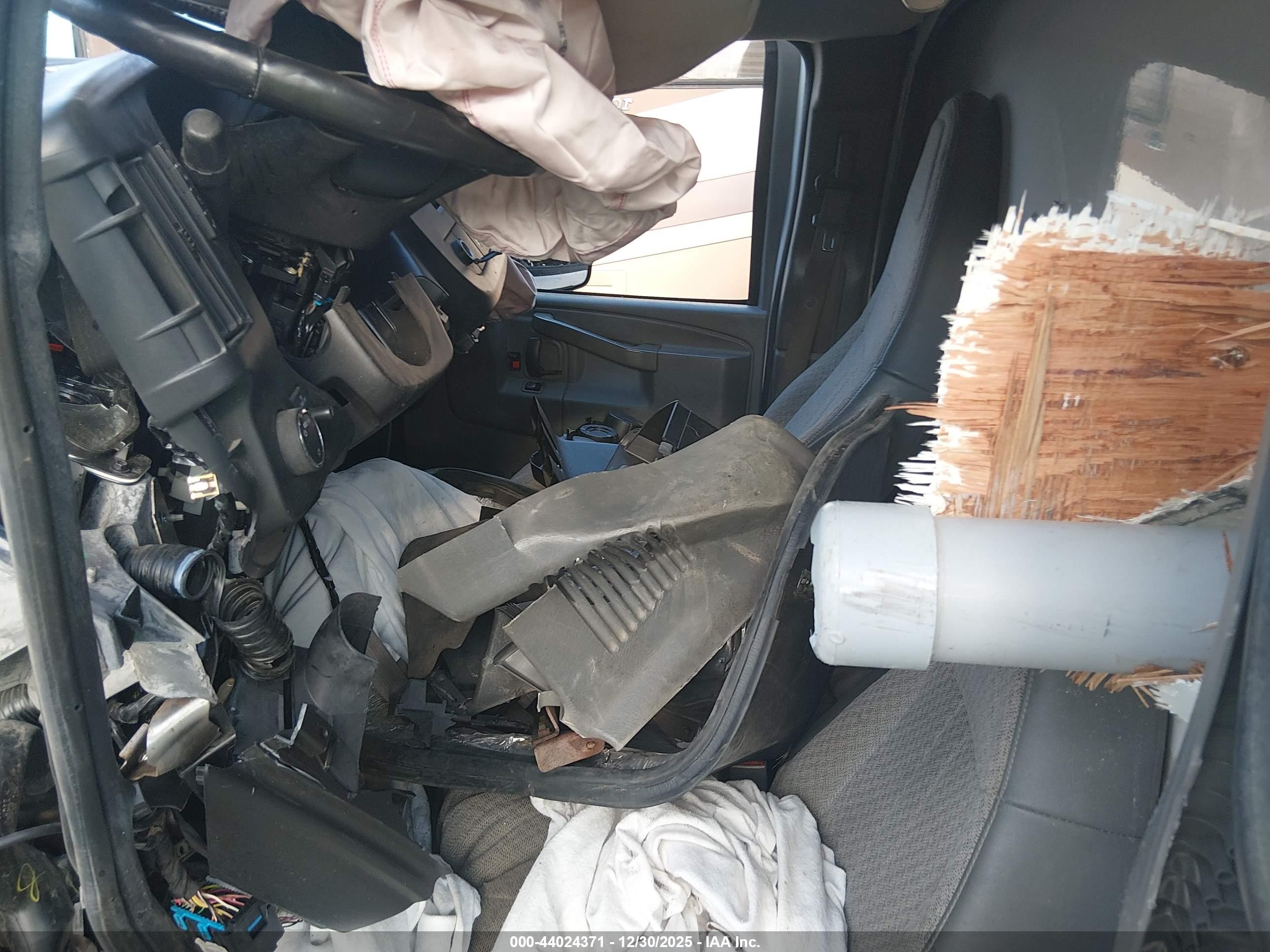 CHEVROLET EXPRESS image 7