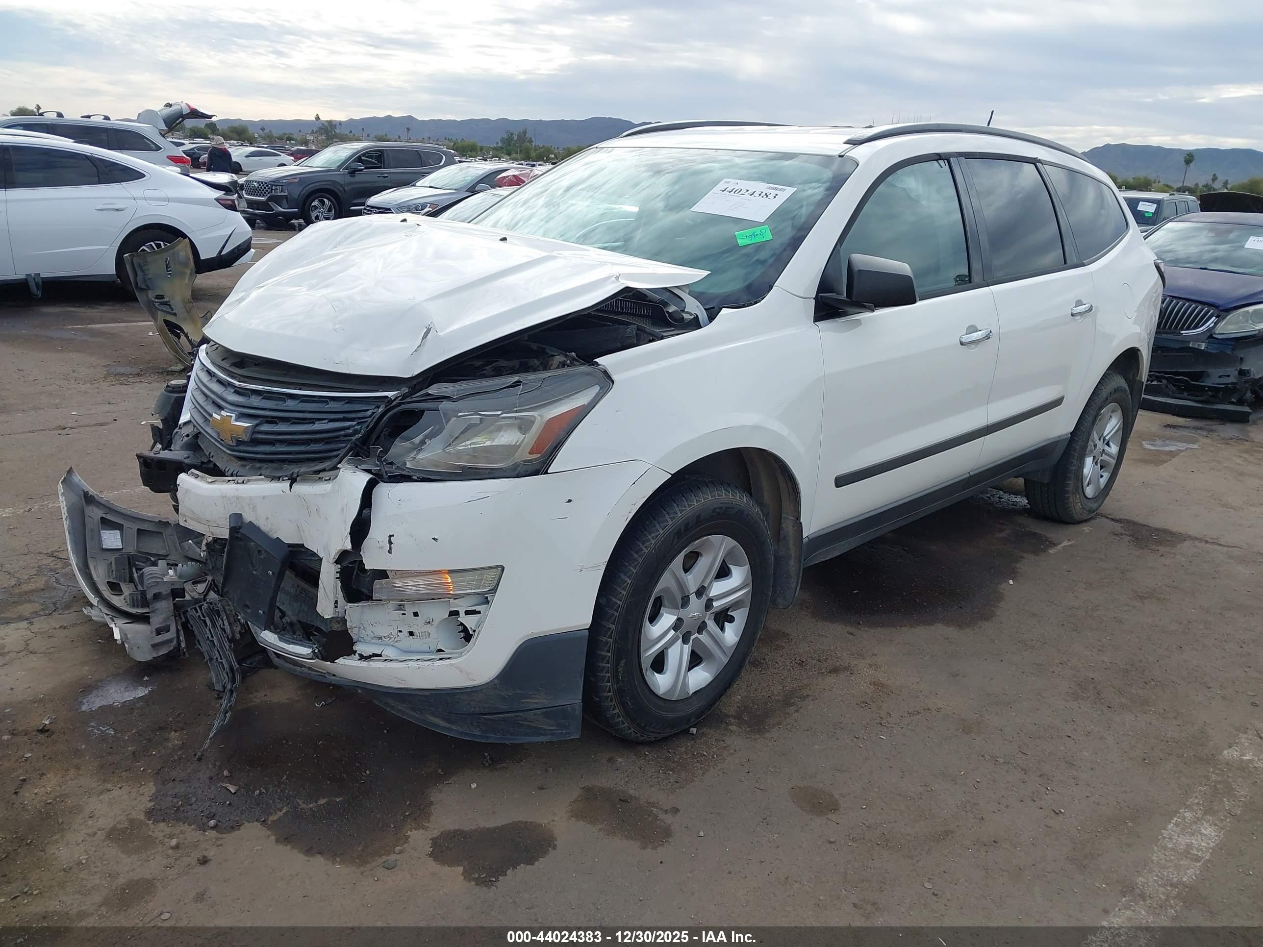 CHEVROLET TRAVERSE image 2