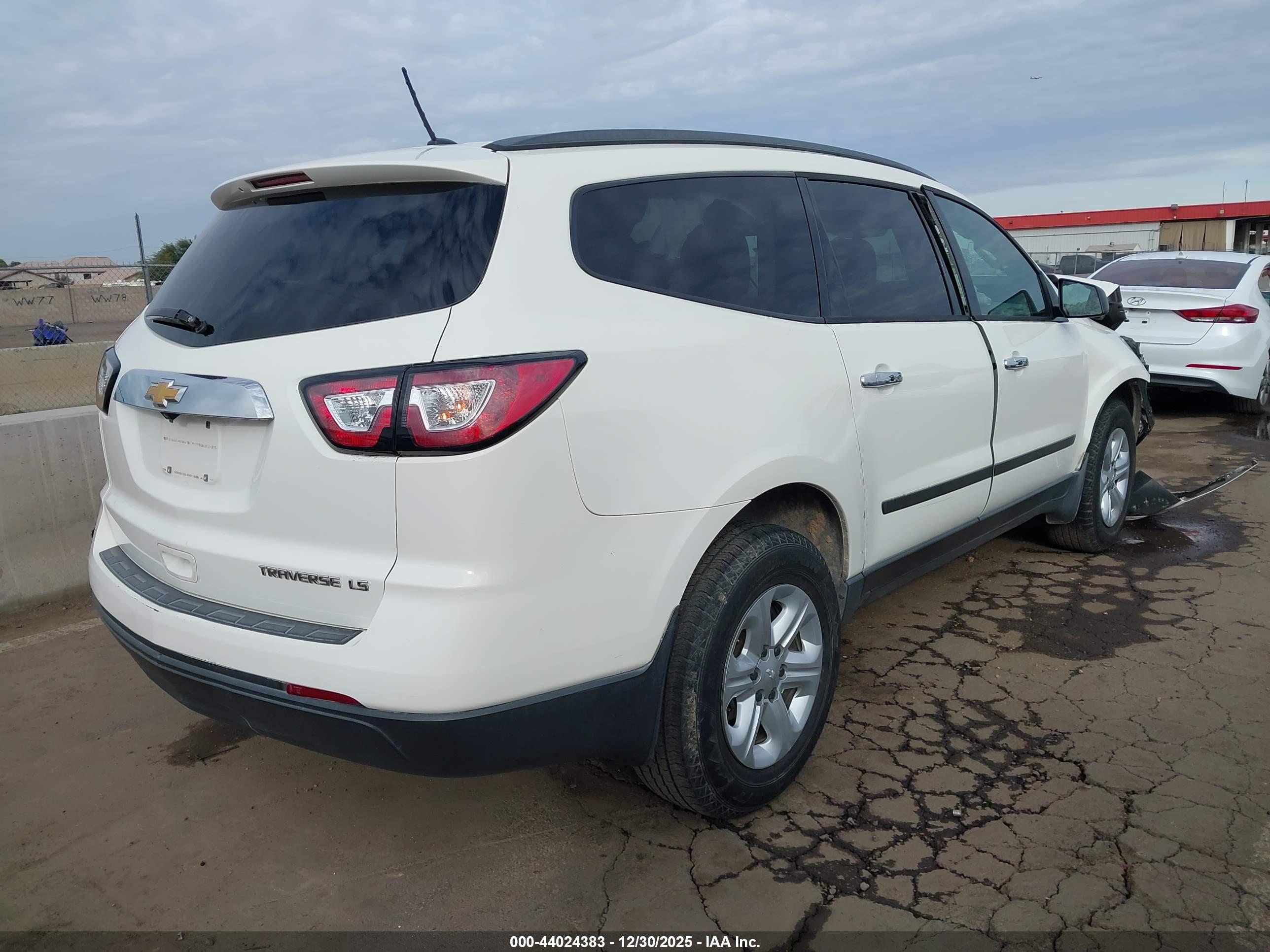 CHEVROLET TRAVERSE image 4