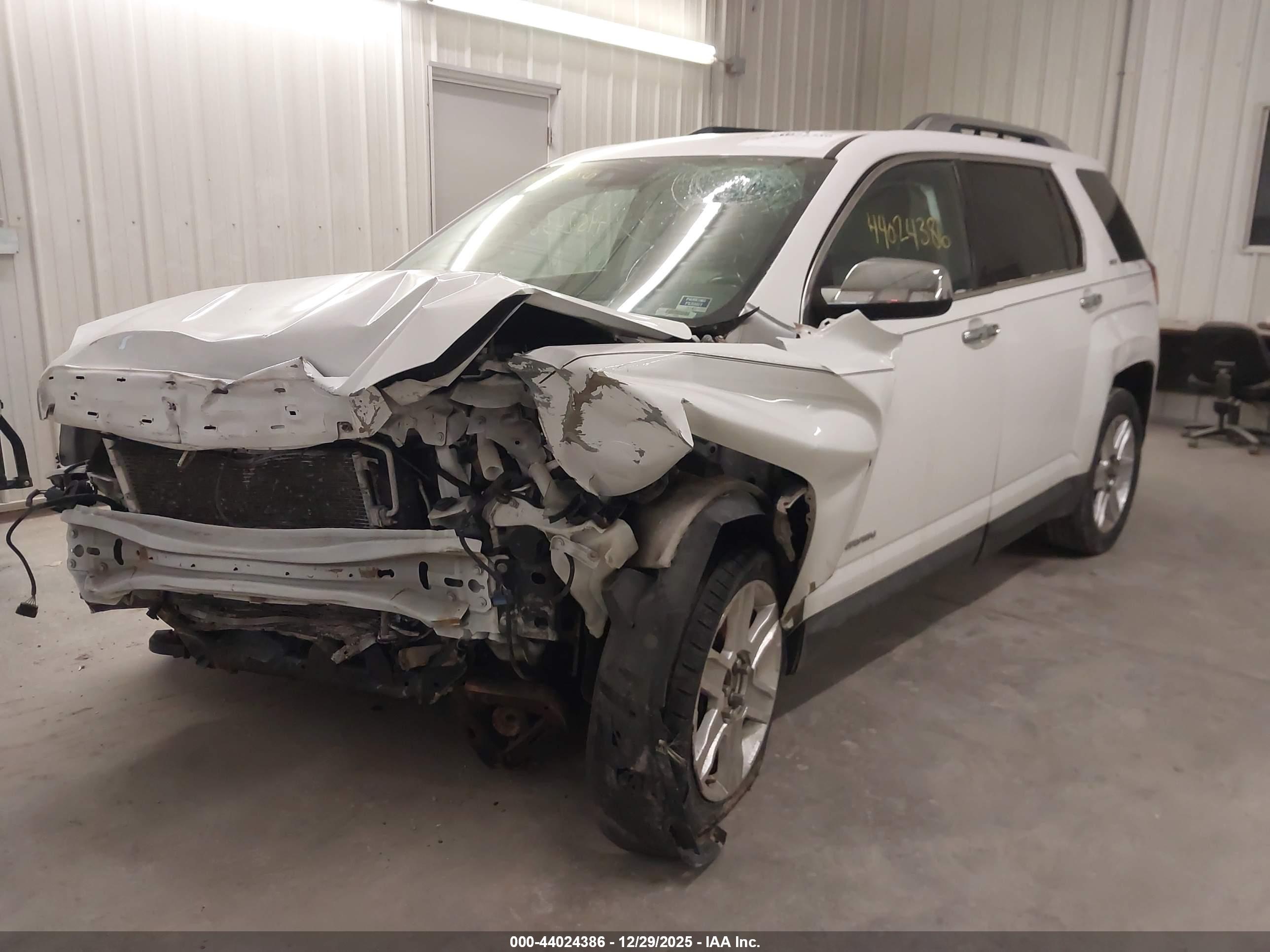 GMC TERRAIN image 2