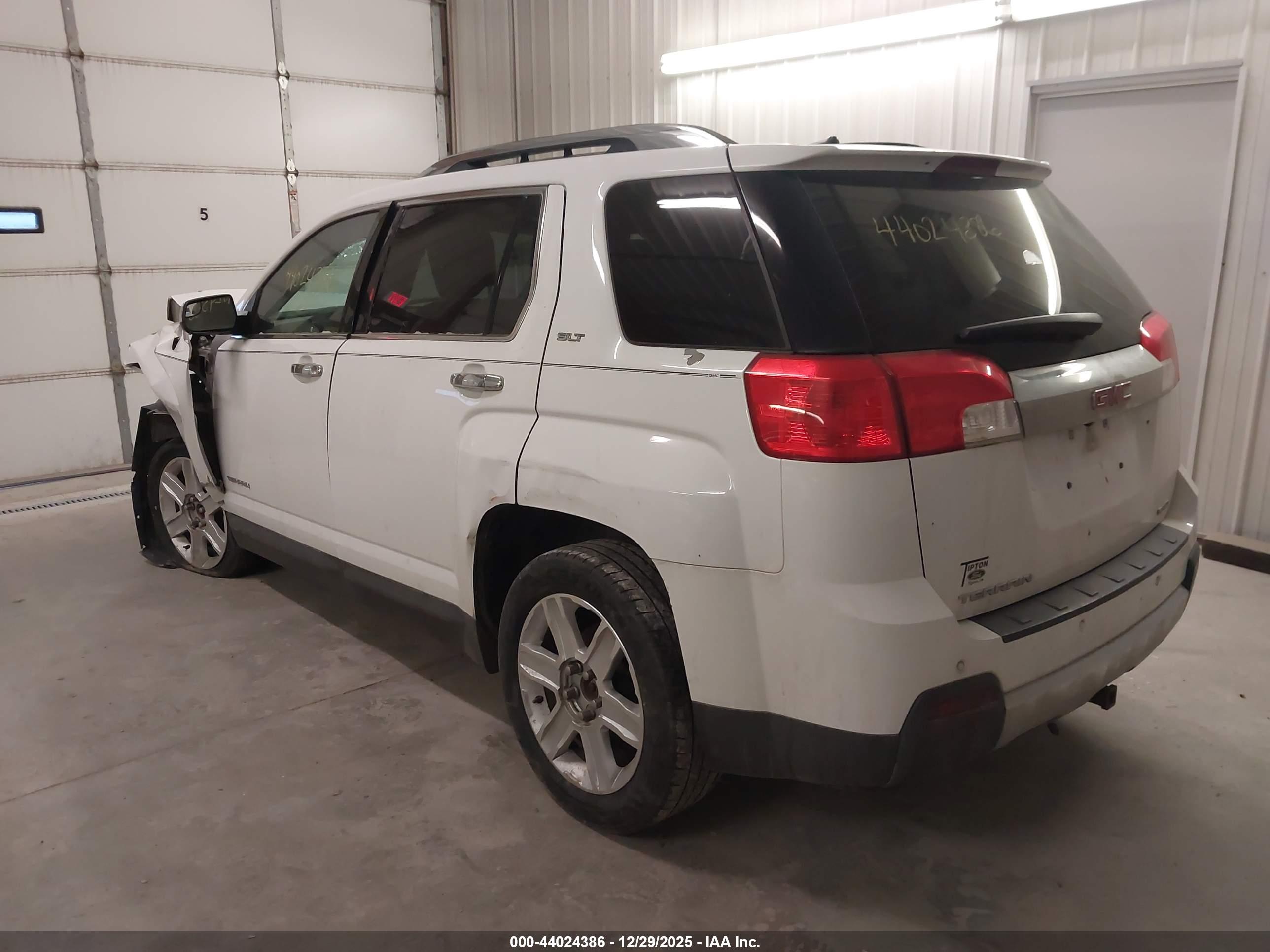 GMC TERRAIN image 3